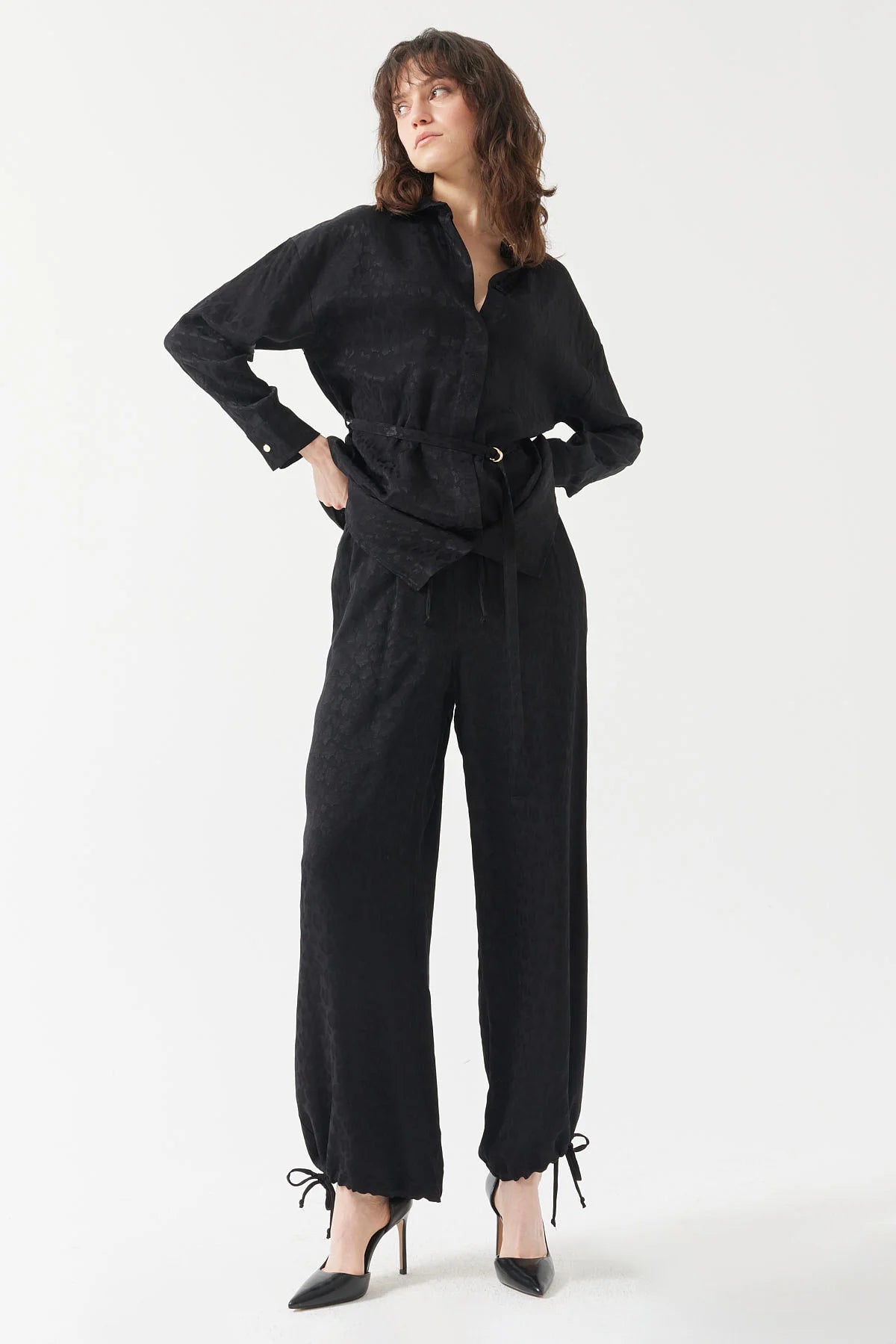 پانتۆڵی بەکەمەر لاستیکی بەنەخشی ئافرەتان