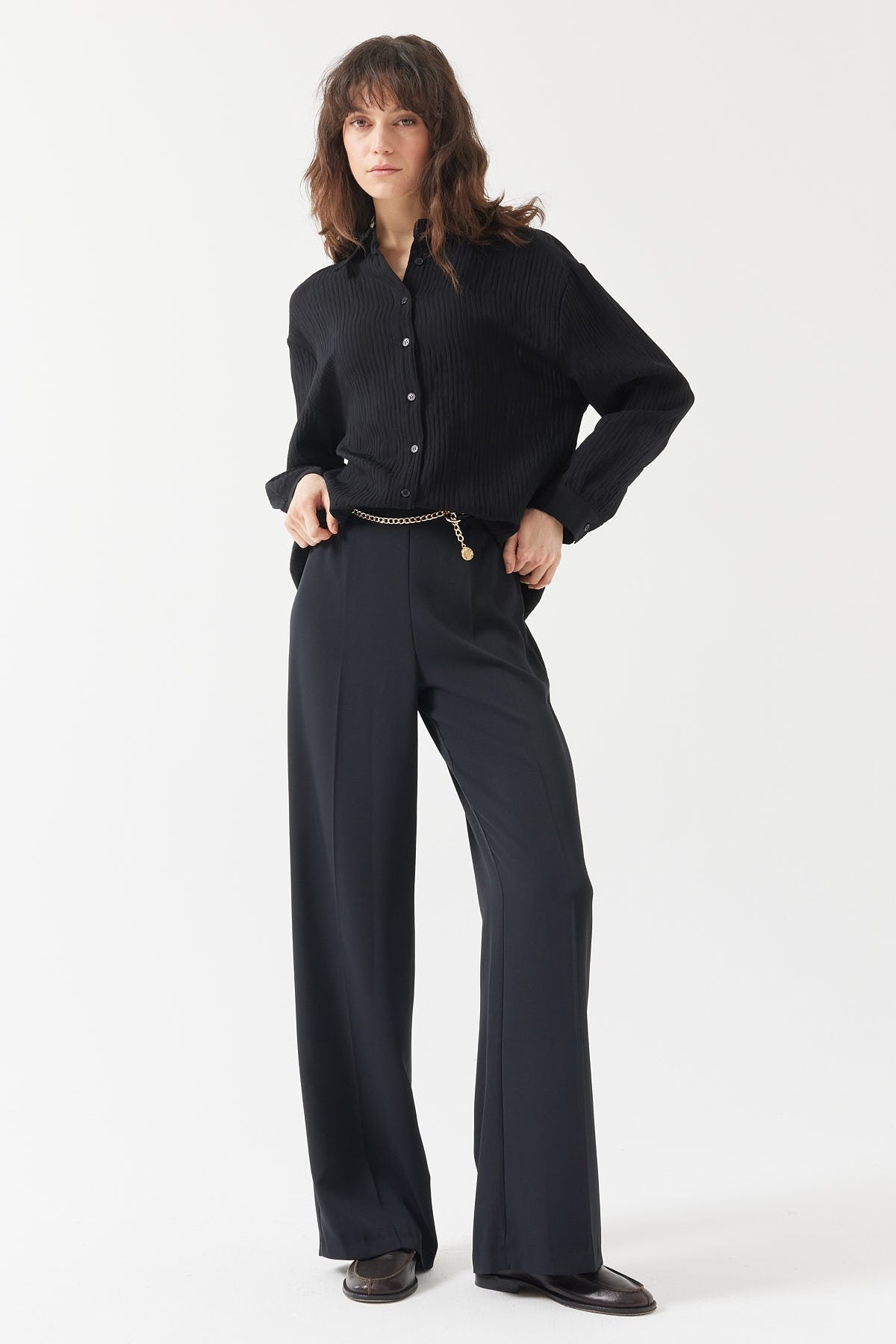 بنطلون نسائي من القماش بحزام