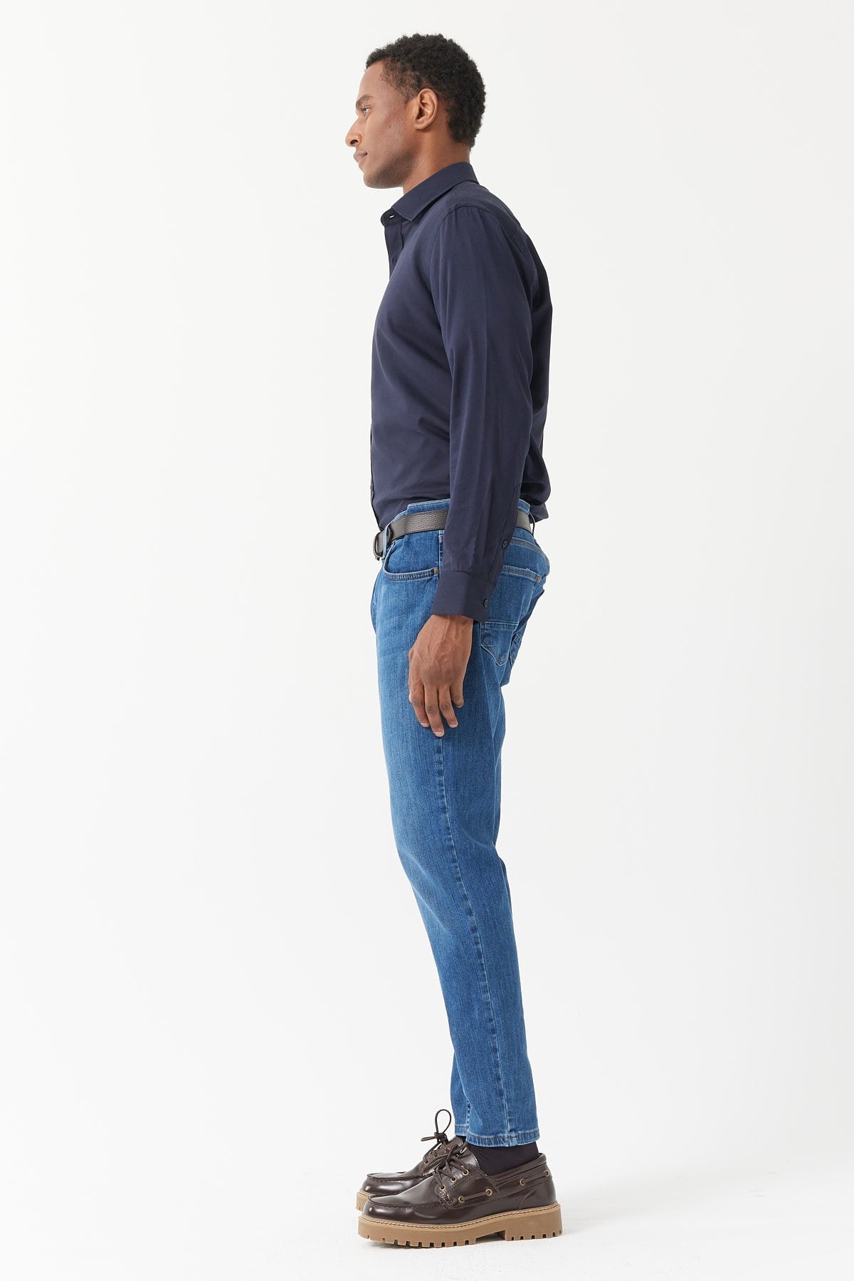 بنطلون جينز رجالي بقصة ضيقة