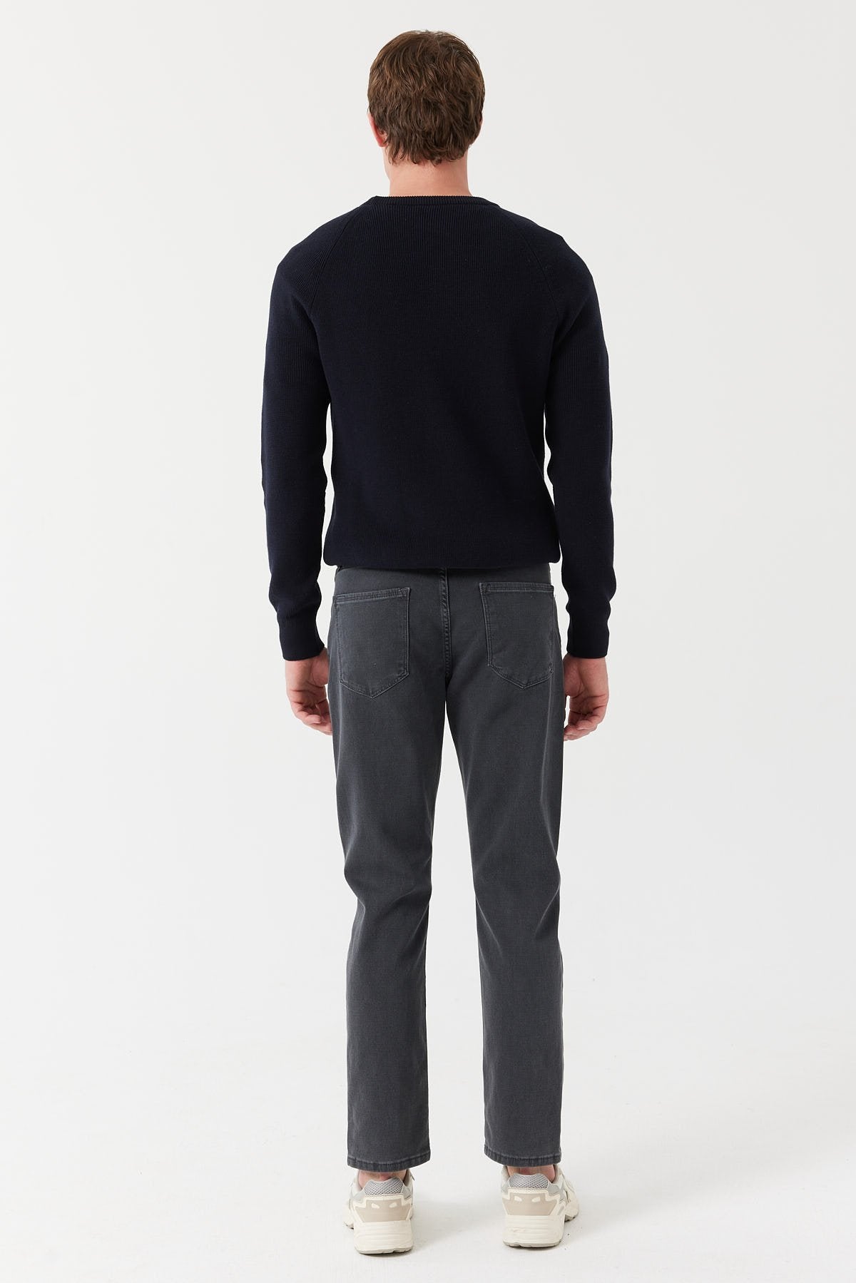 بنطلون جينز رجالي بقصة ضيقة