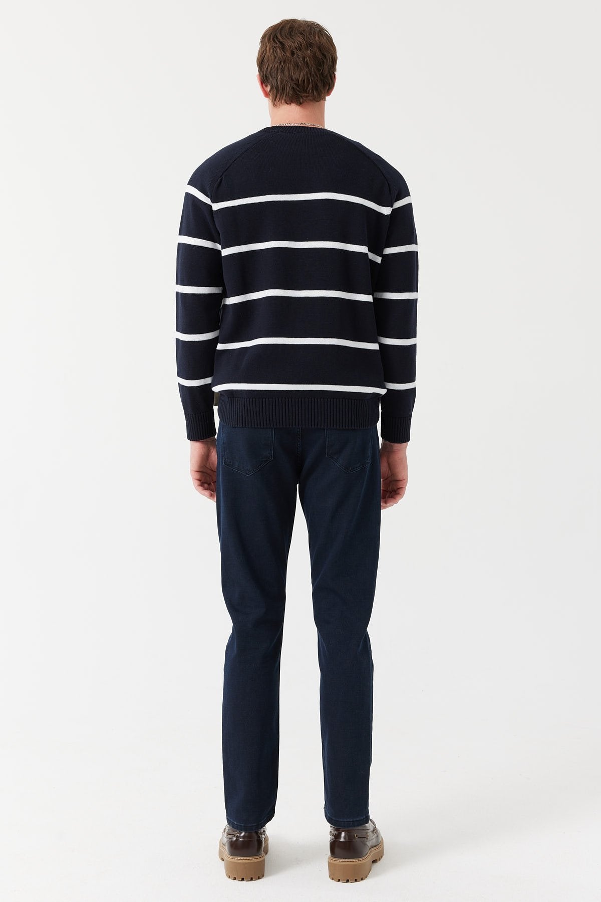 بنطلون جينز رجالي بقصة ضيقة