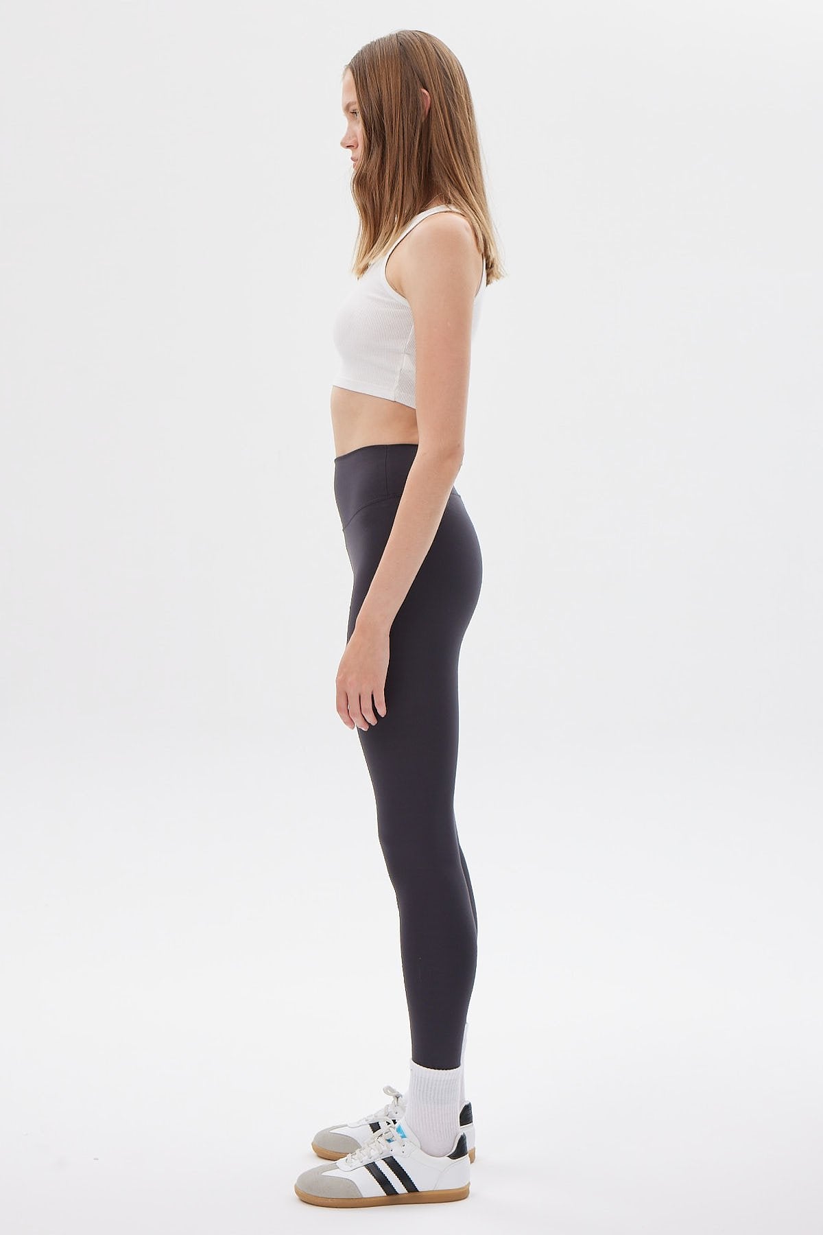 بنطال ضيق نسائي