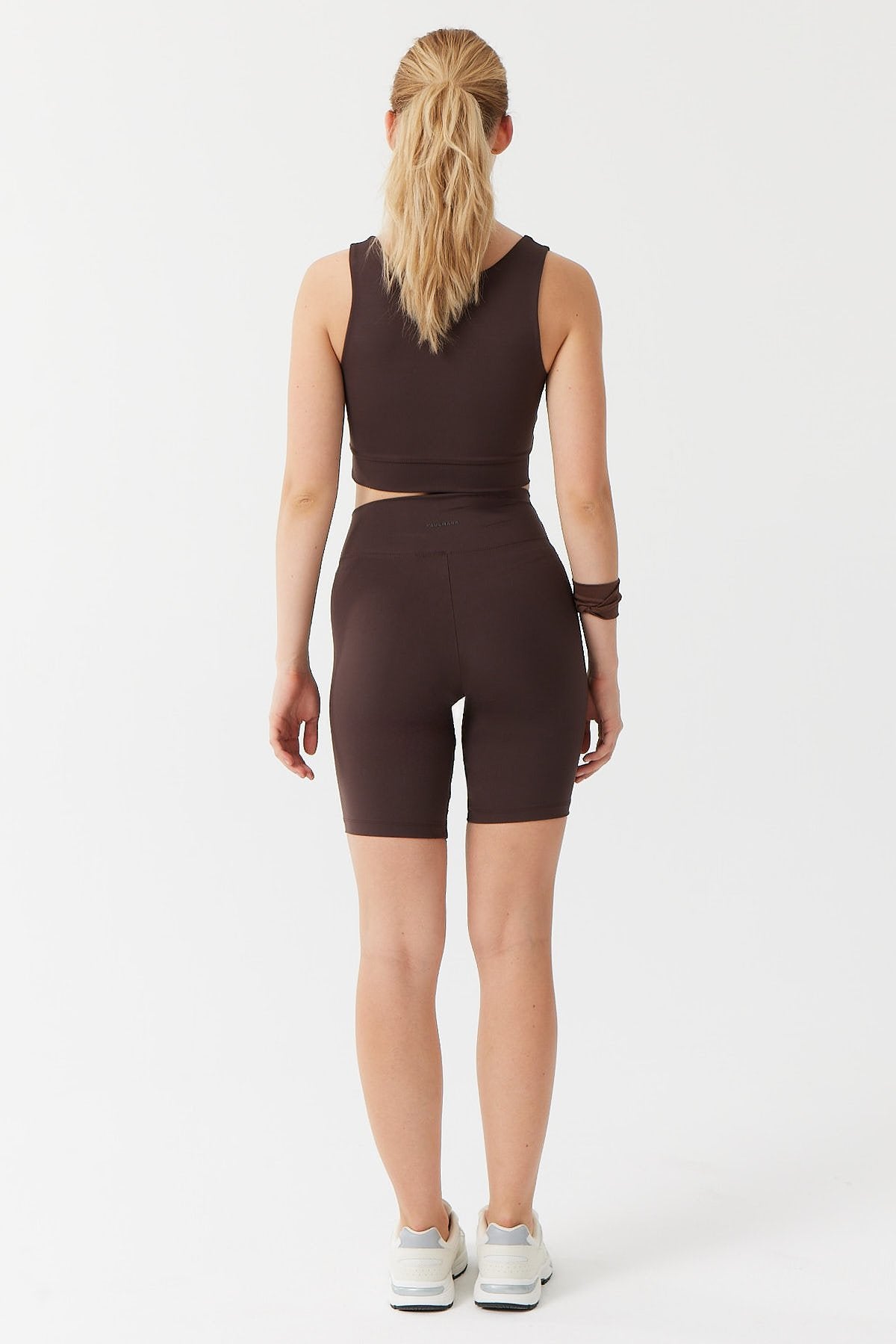 تایتێکی کورتی ئافرەتان