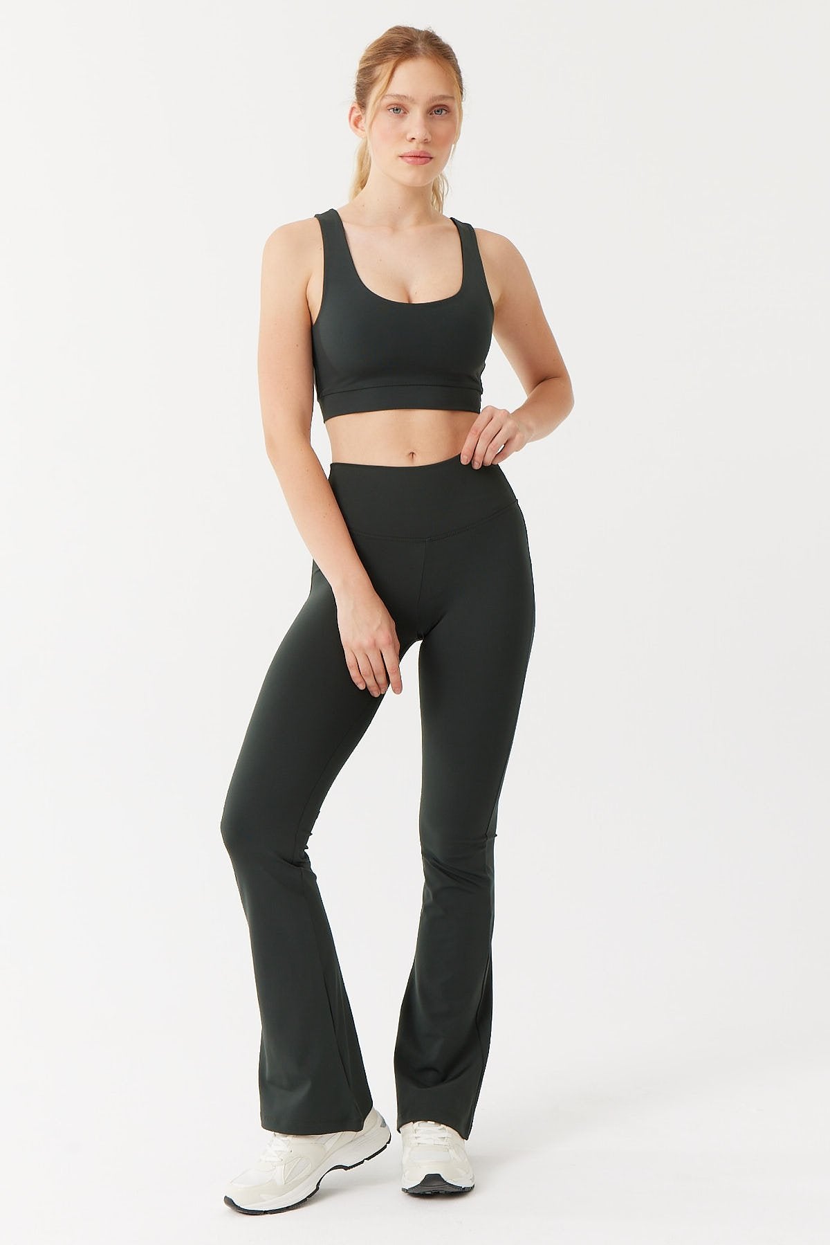 بنطال ليجنز نسائي واسع الساق