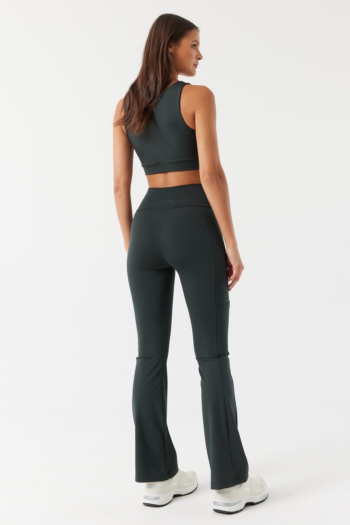 گیرفانی خانمان بە وردی لینجی