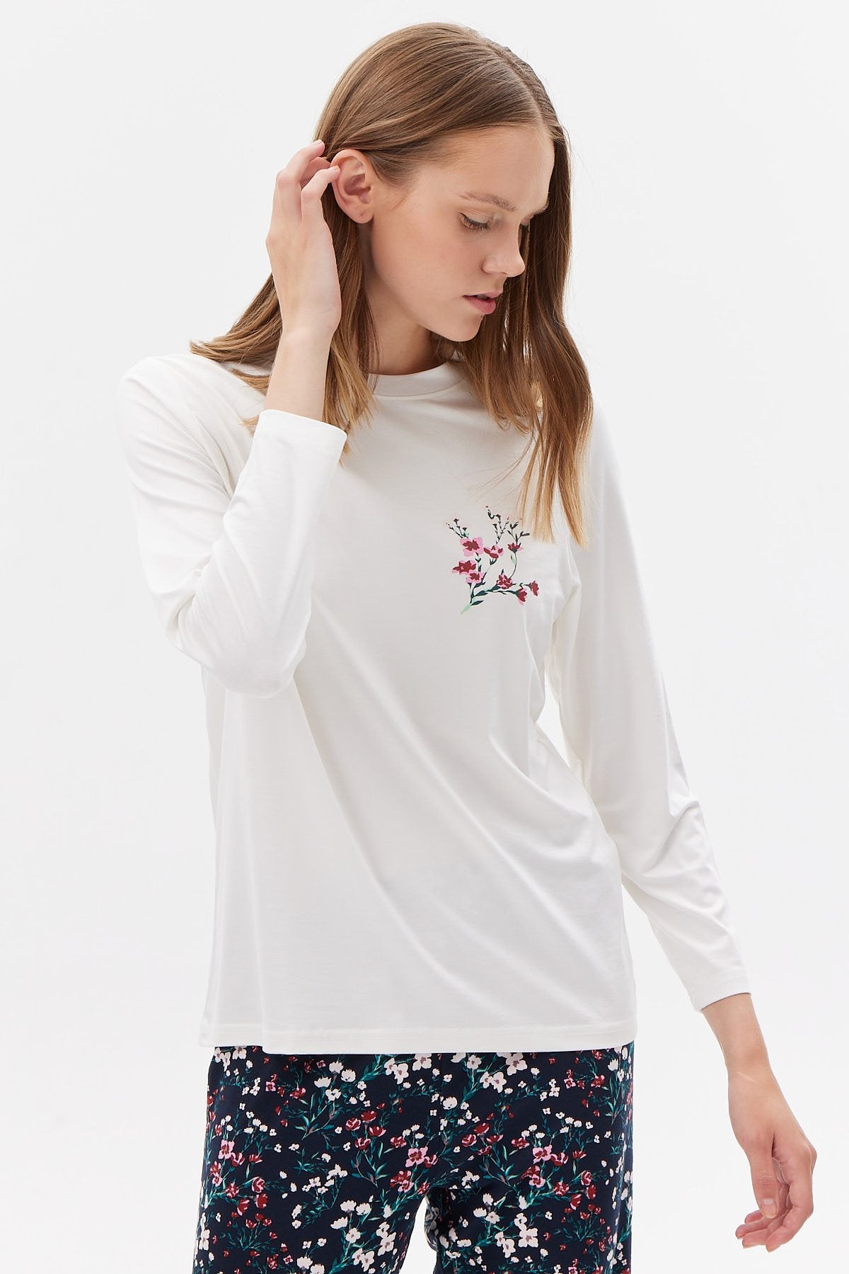 طقم بيجامة نسائية بأكمام طويلة