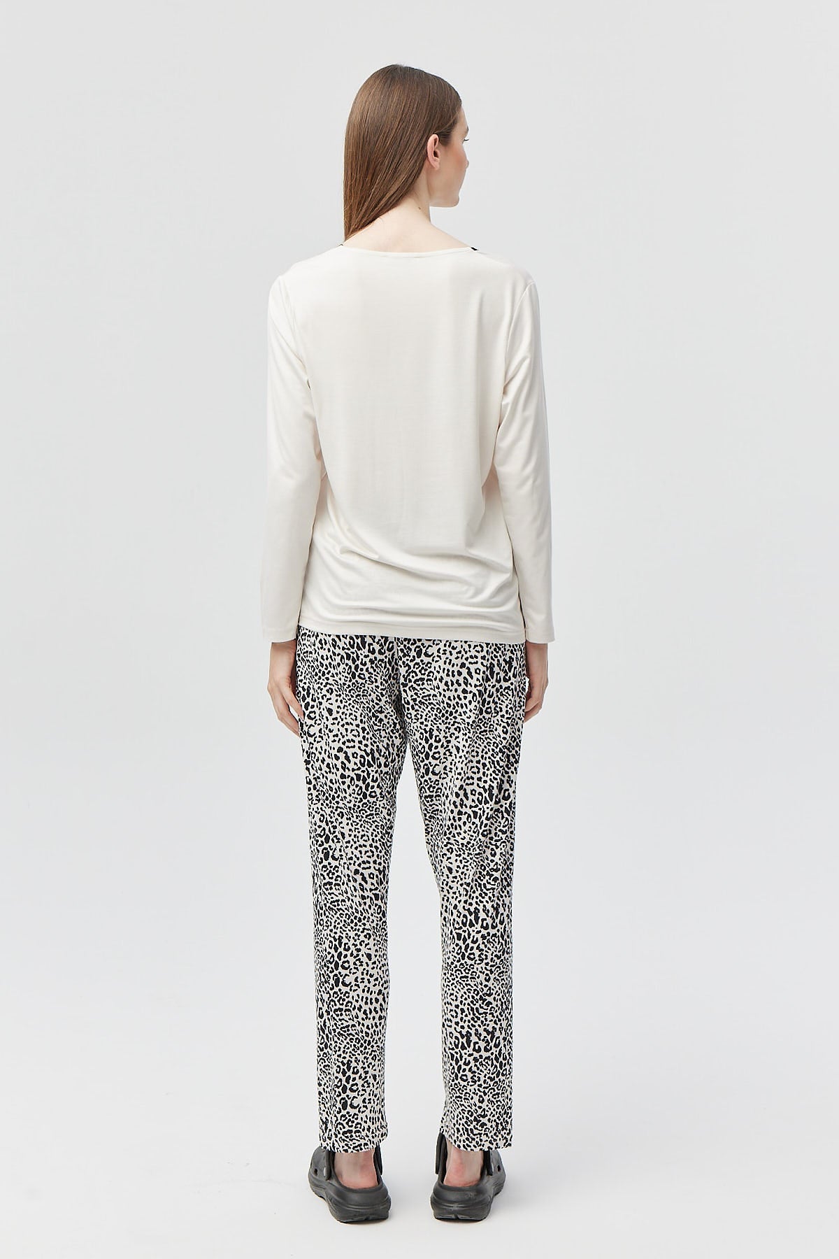 سێتی بیجامەی قۆڵ درێژی ملی V بۆ خانمان