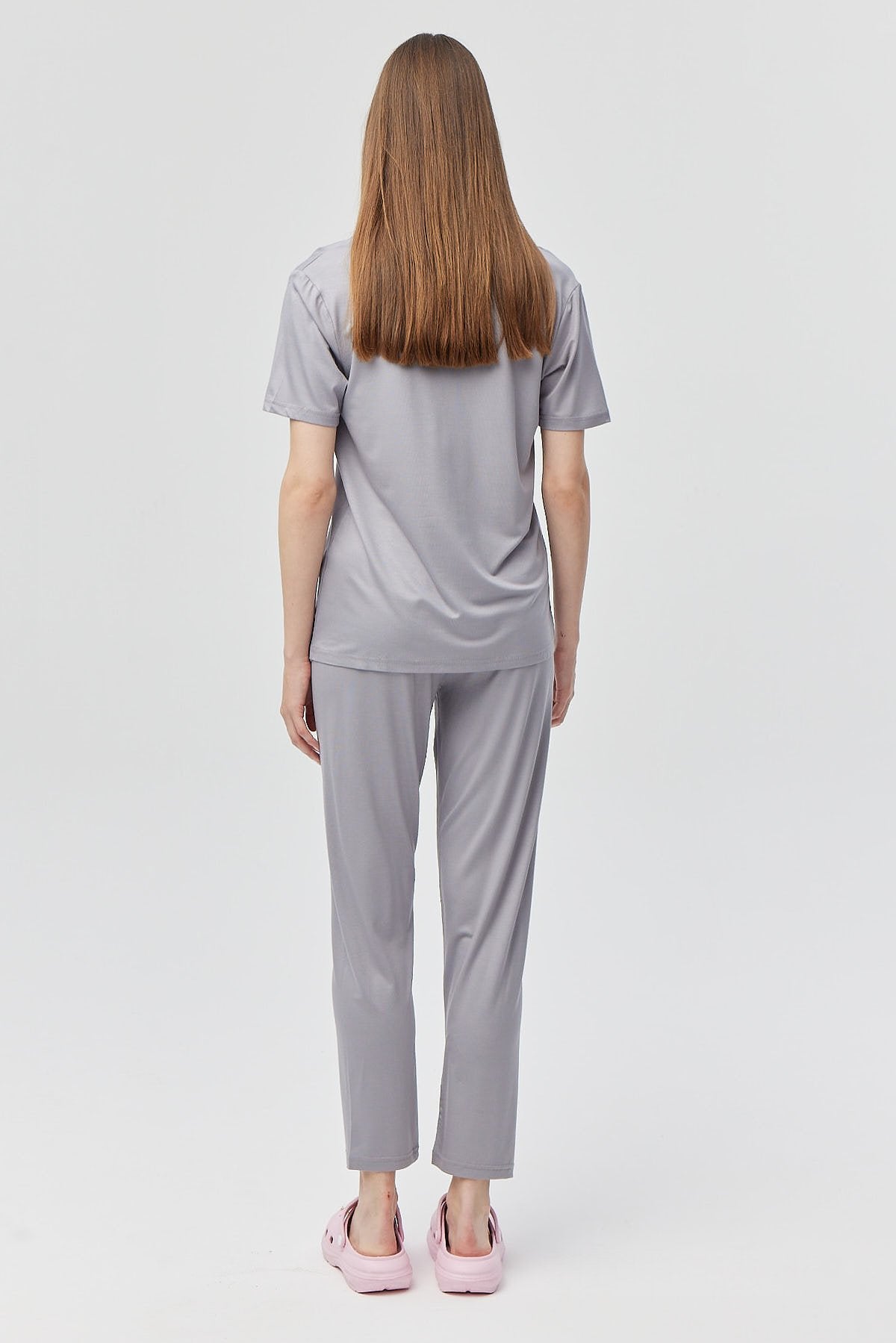 سێتی بیجامەی قۆڵ کورتی ملی V بۆ خانمان