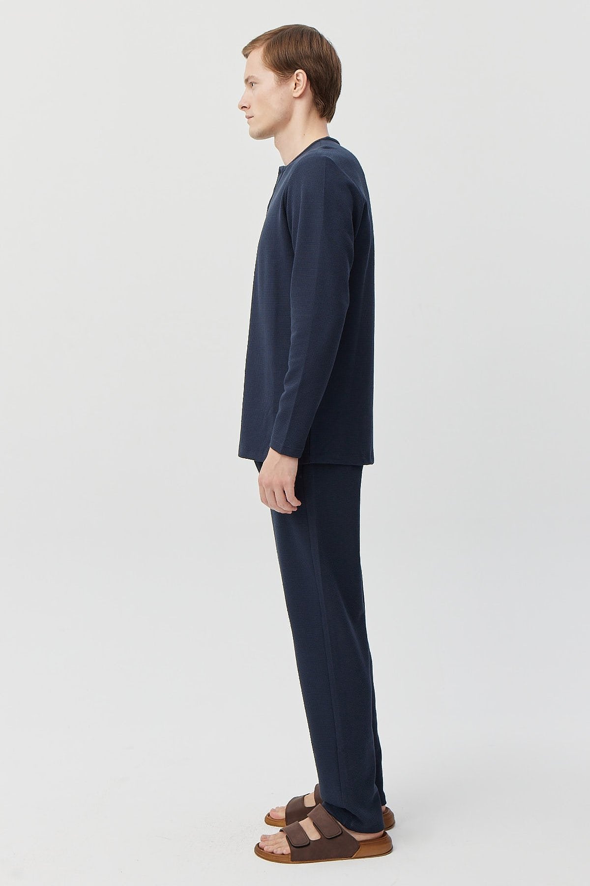 طقم بيجامة رجالي بأكمام طويلة ومزخرف