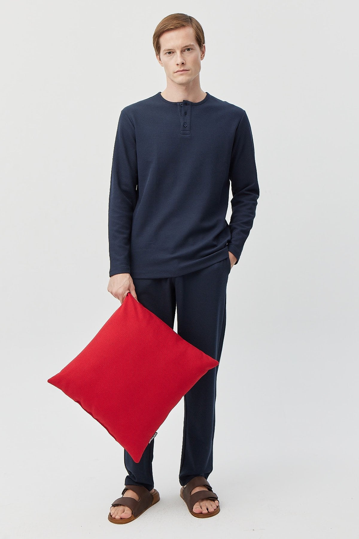 طقم بيجامة رجالي بأكمام طويلة ومزخرف