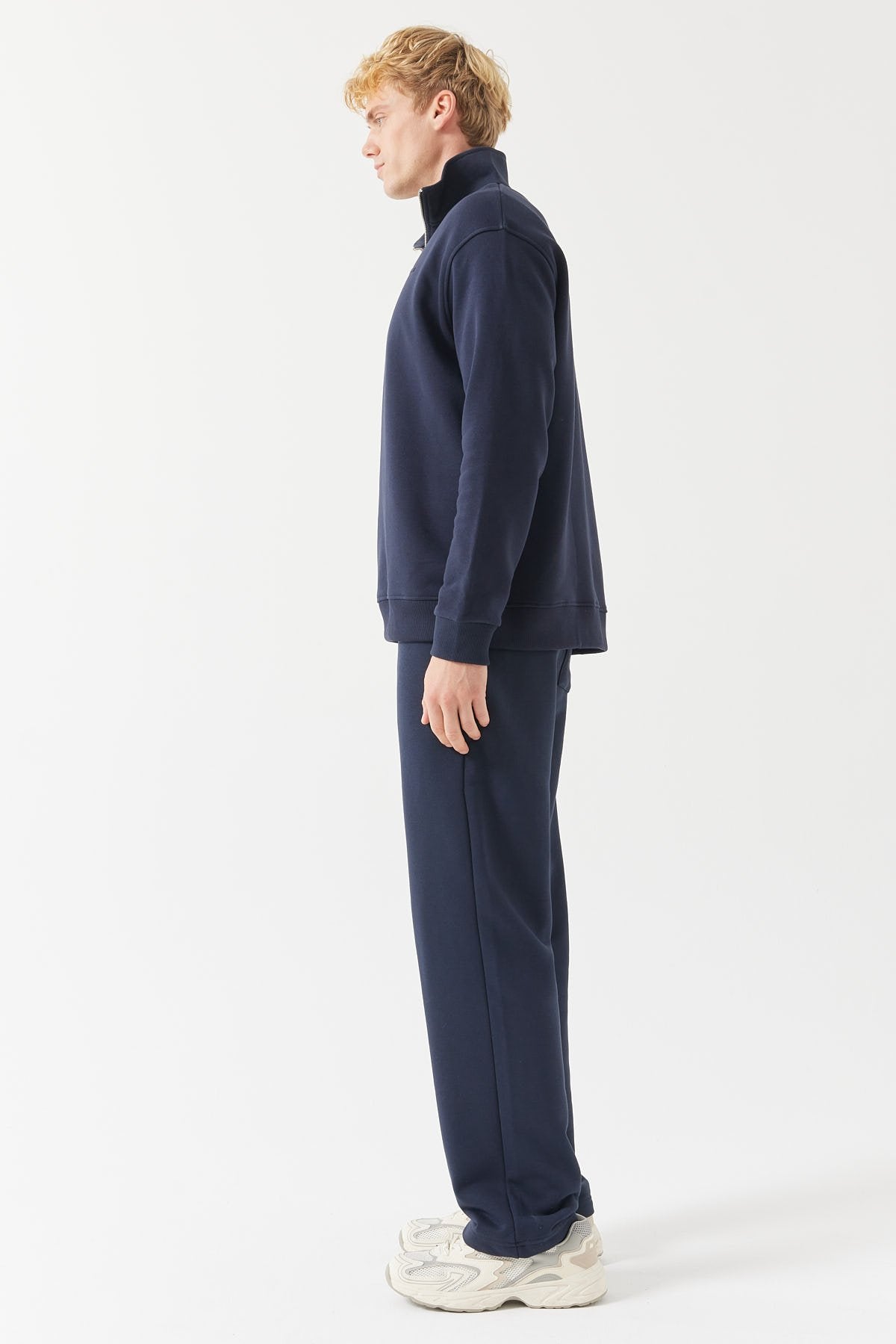 بنطلونات رياضية رجالية