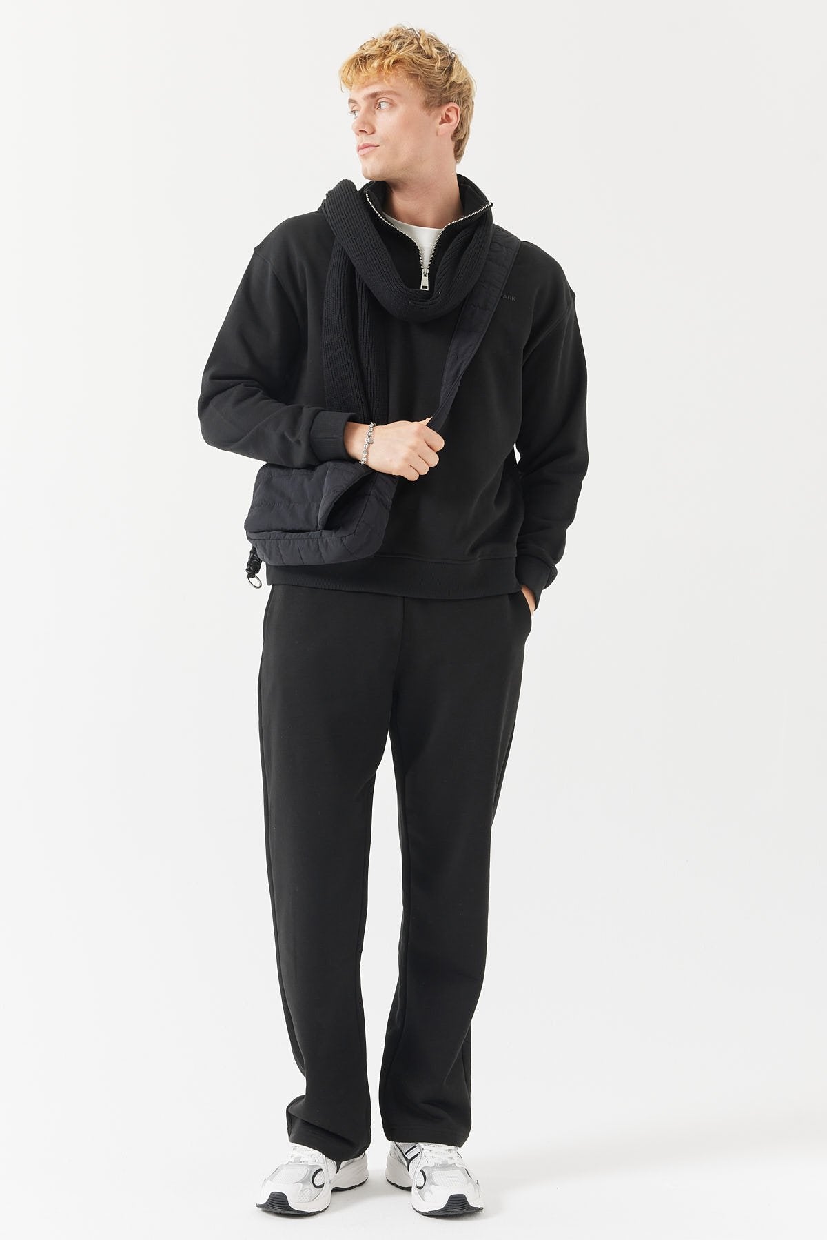 بنطلونات رياضية رجالية