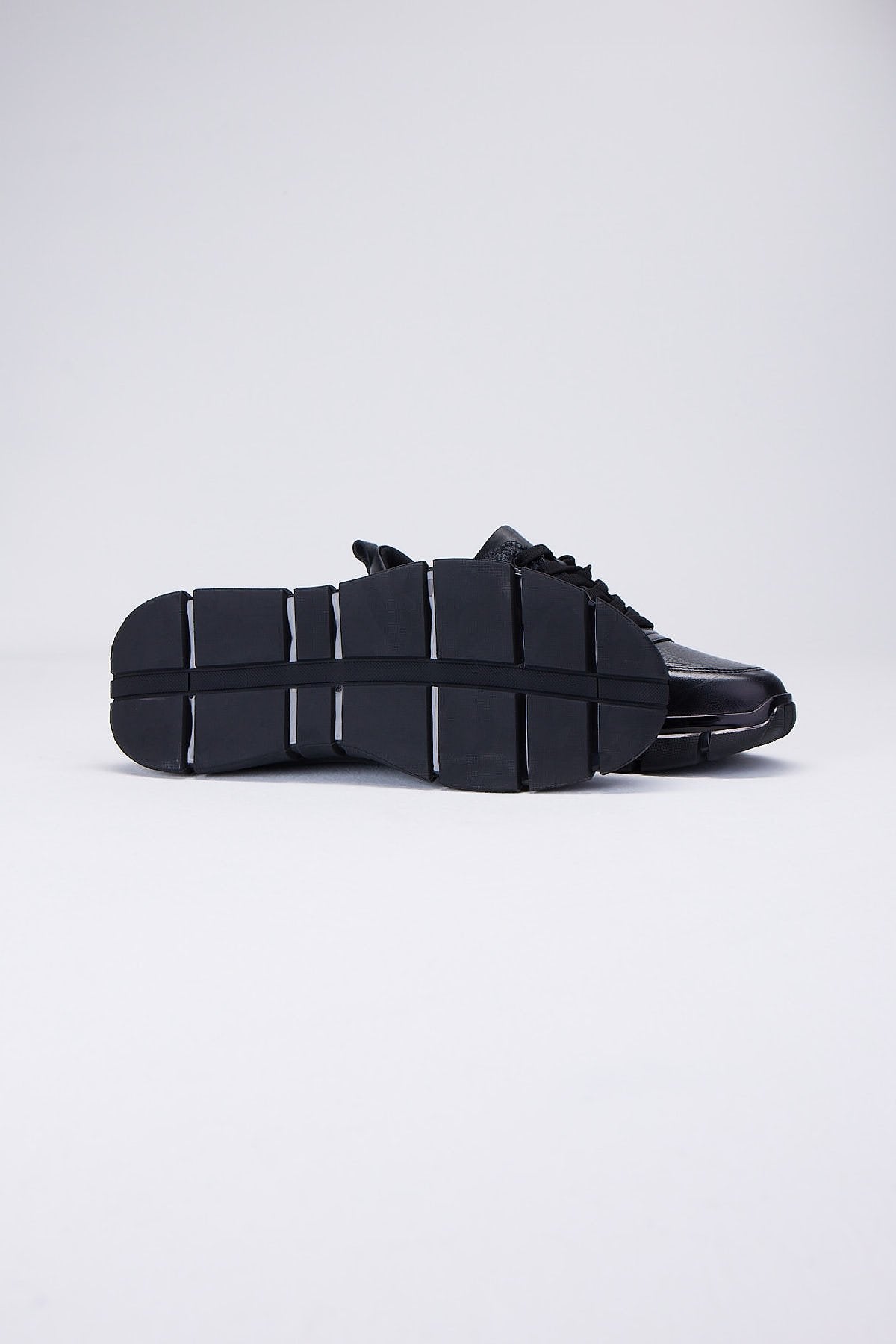 پێڵاوی کازۆئالی پیاوان بە بنی ئەستوور