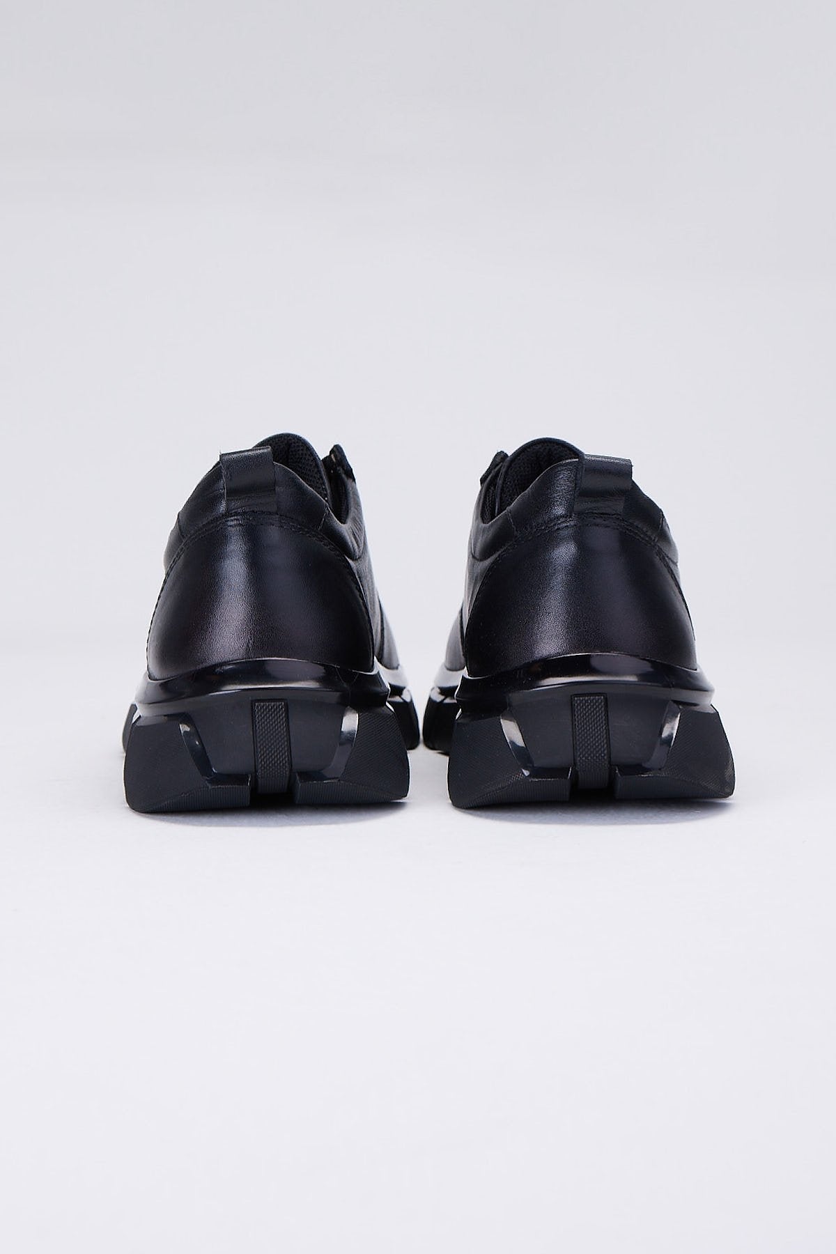 پێڵاوی کازۆئالی پیاوان بە بنی ئەستوور