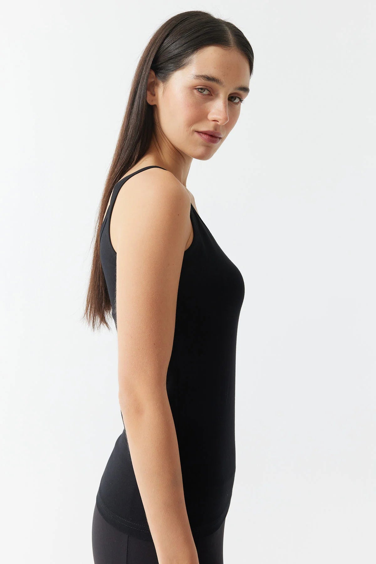 قميص نسائي بدون أكمام