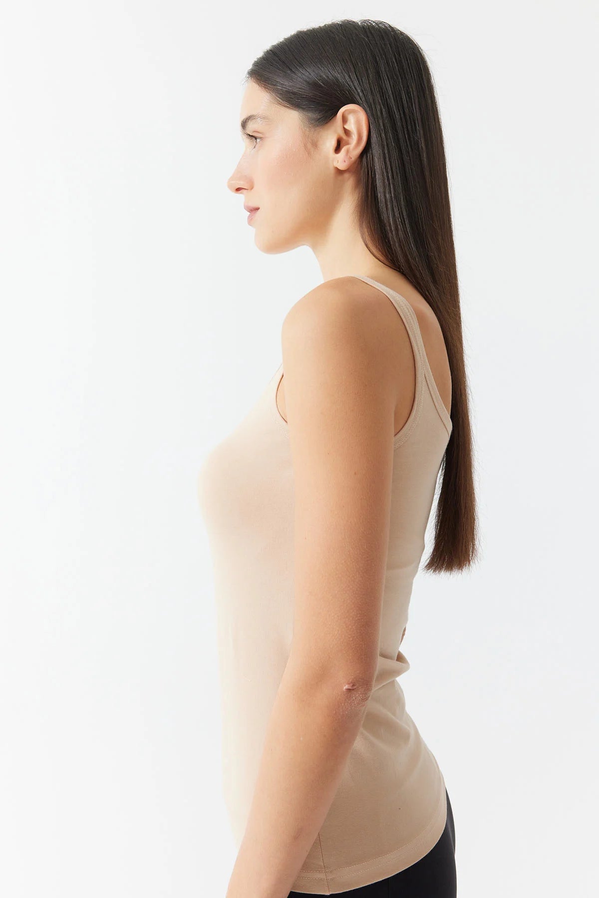 قميص نسائي بدون أكمام