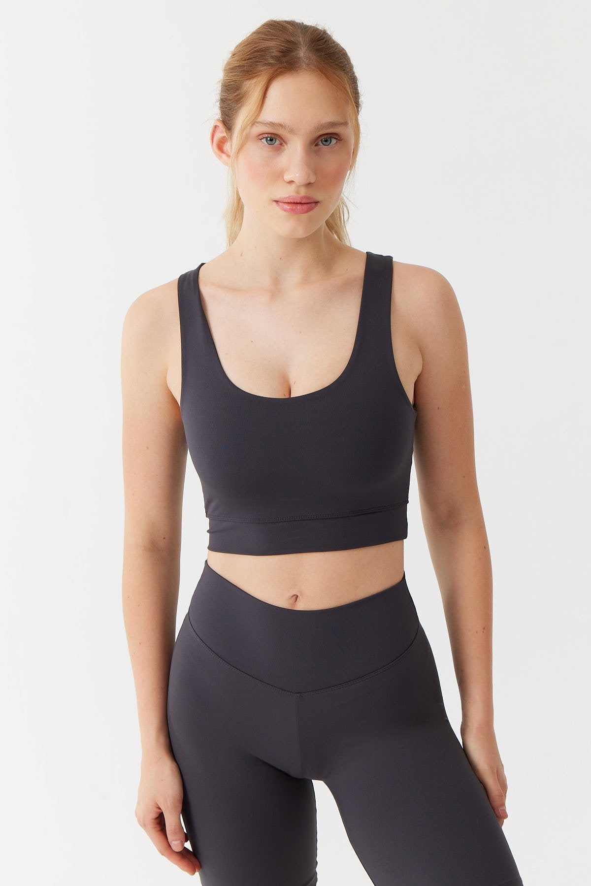 بلوزة رياضية قصير للنساء