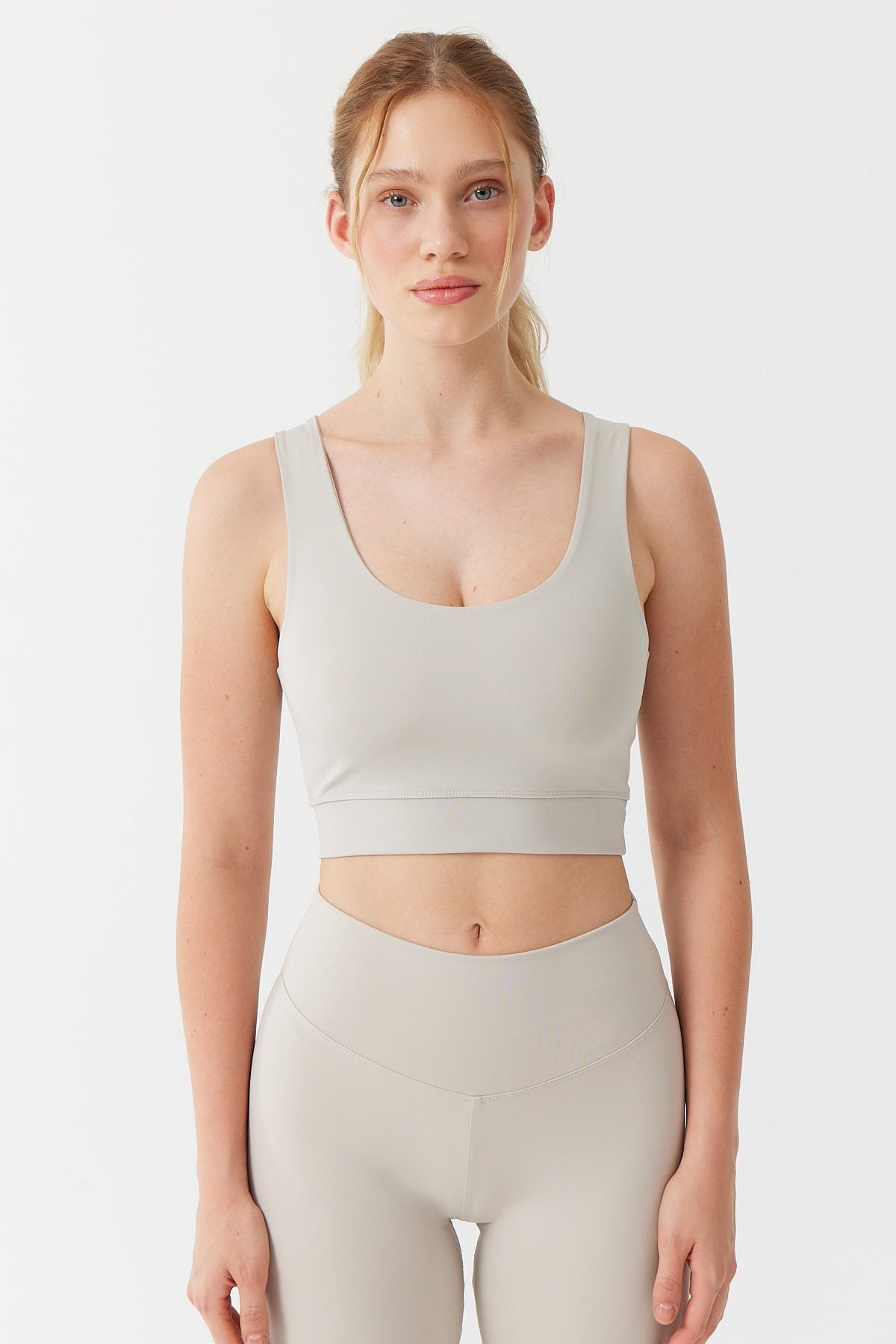 بلوزة رياضية قصير للنساء