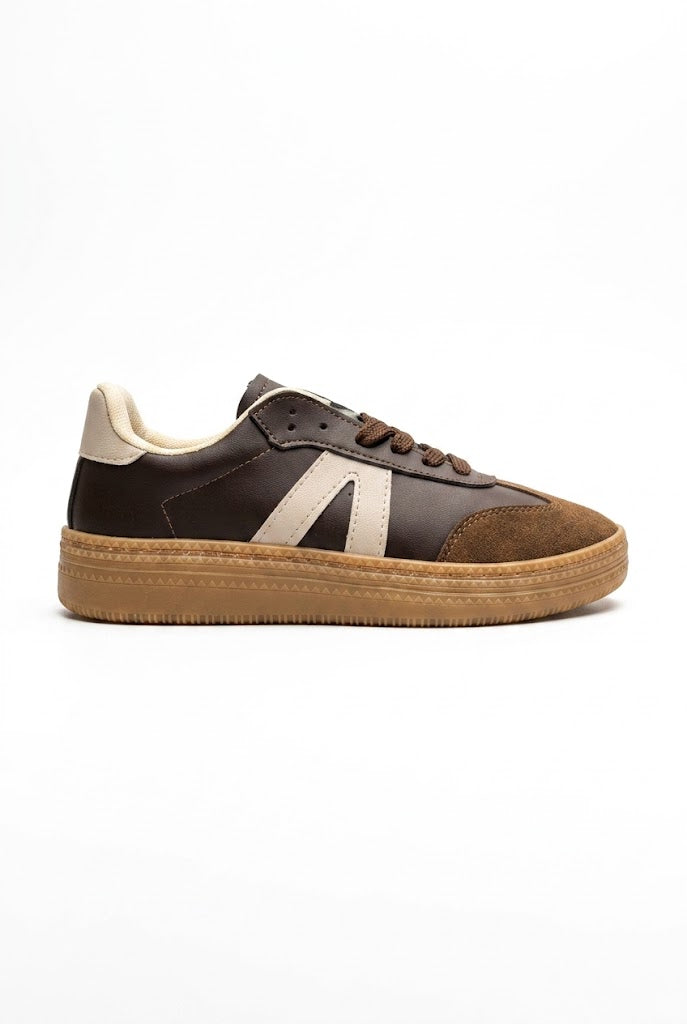 women sports shoes