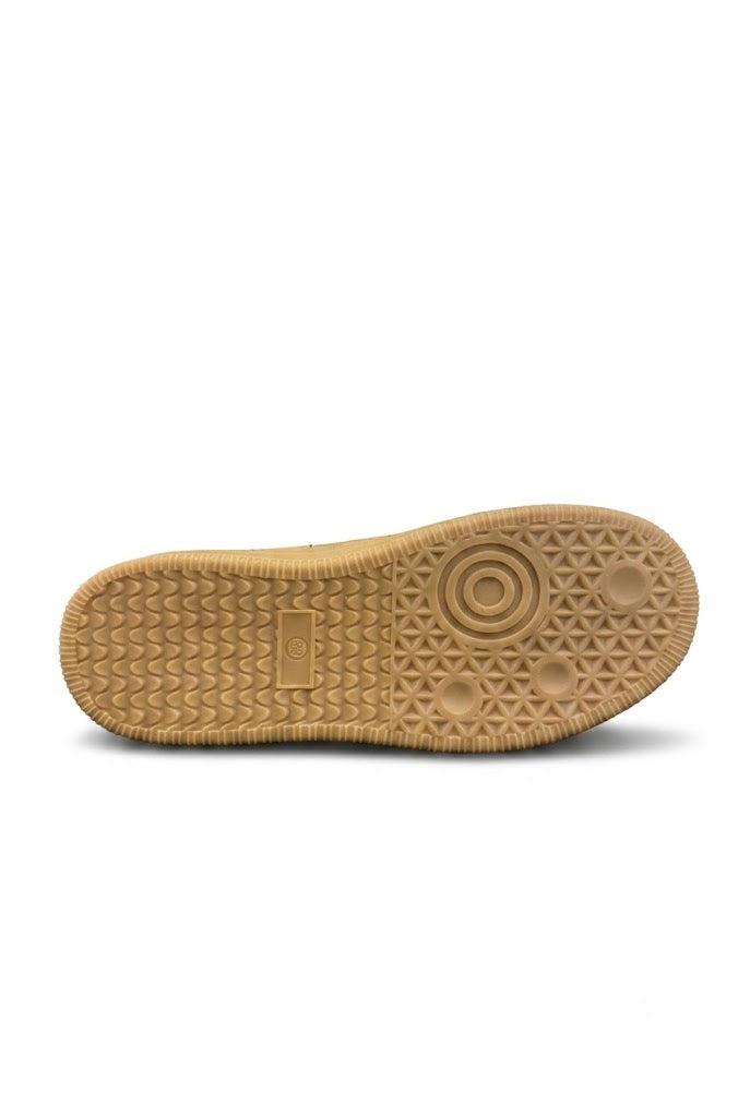 women sports shoes