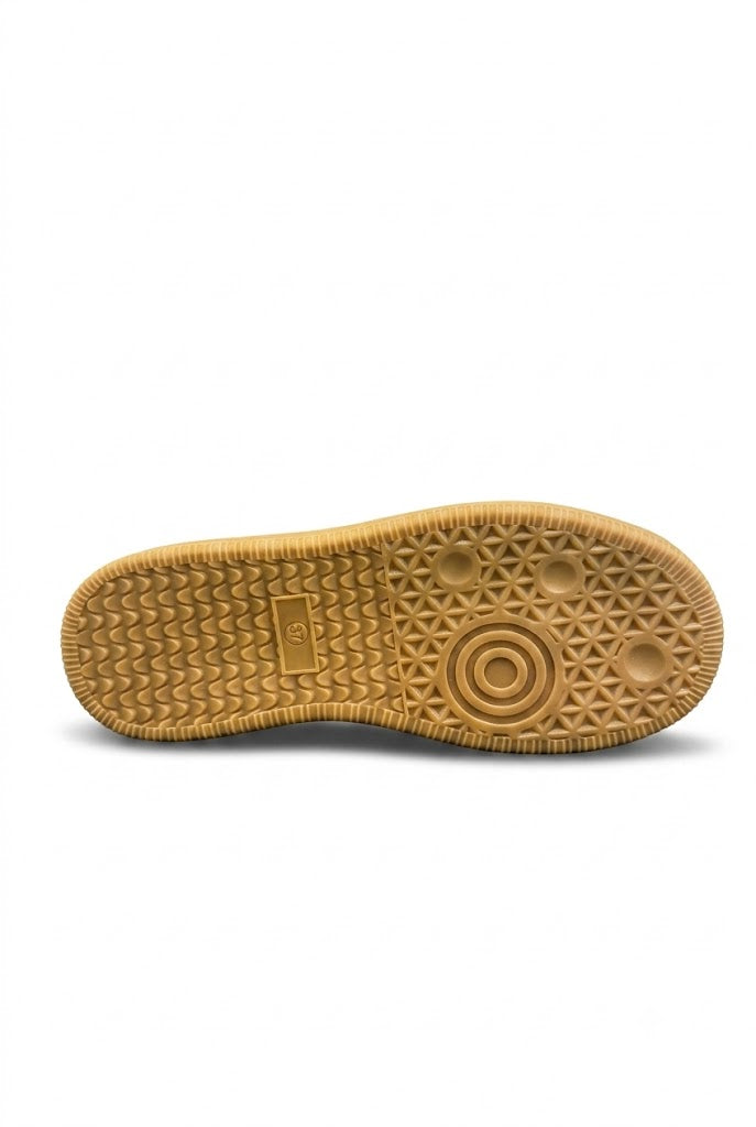 women sports shoes