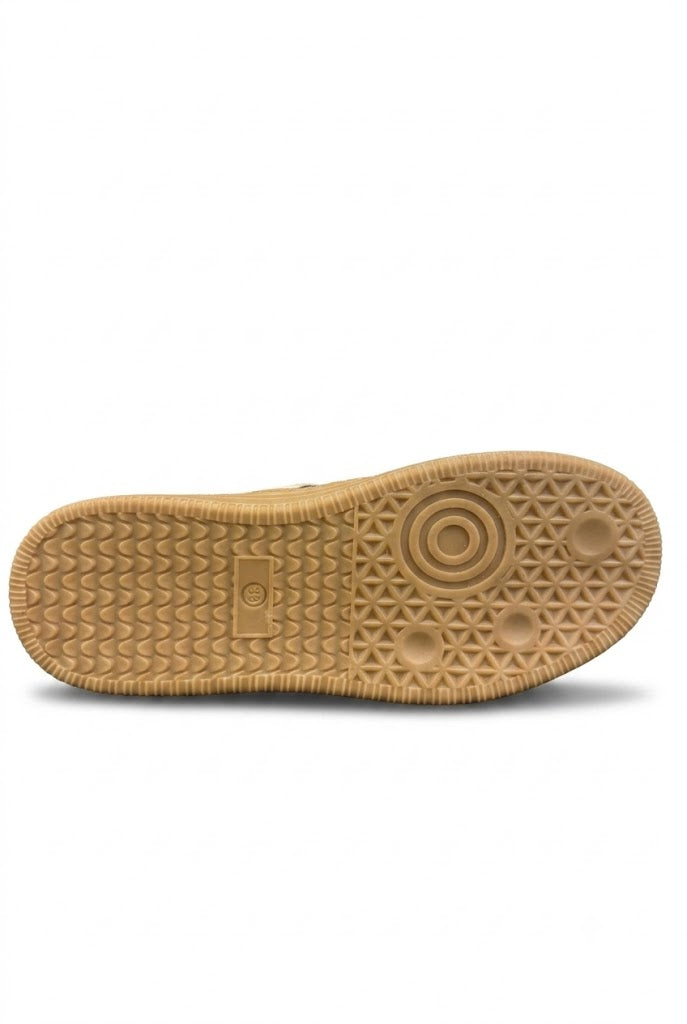 women sports shoes