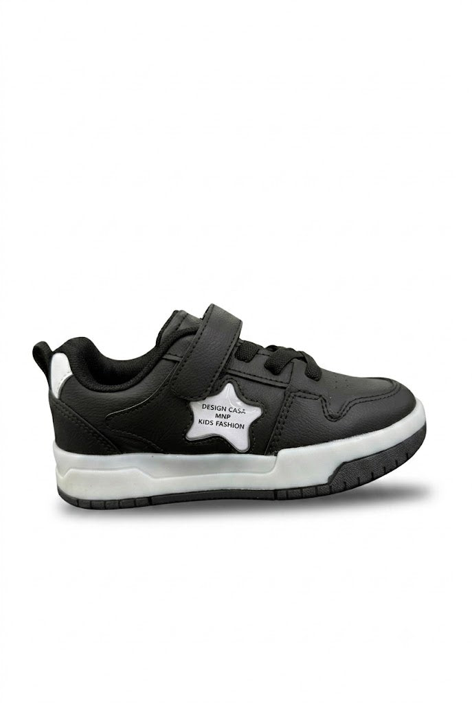 SPORTS SHOES