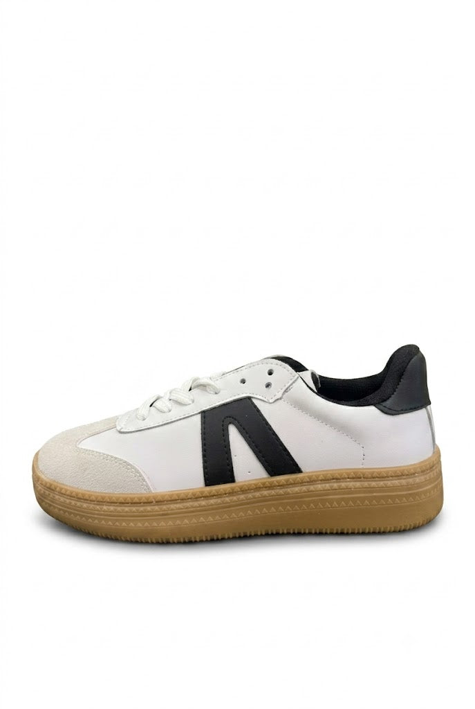 women sports shoes