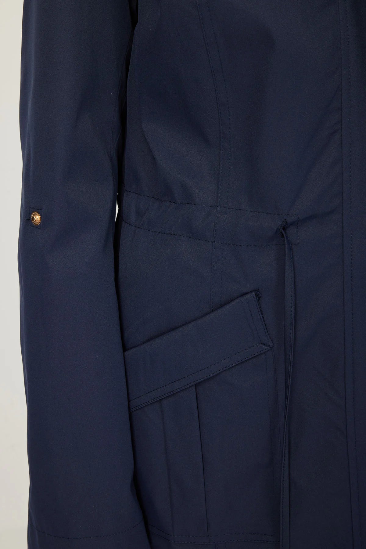 معطف ترنش نسائي بتفاصيل حزام