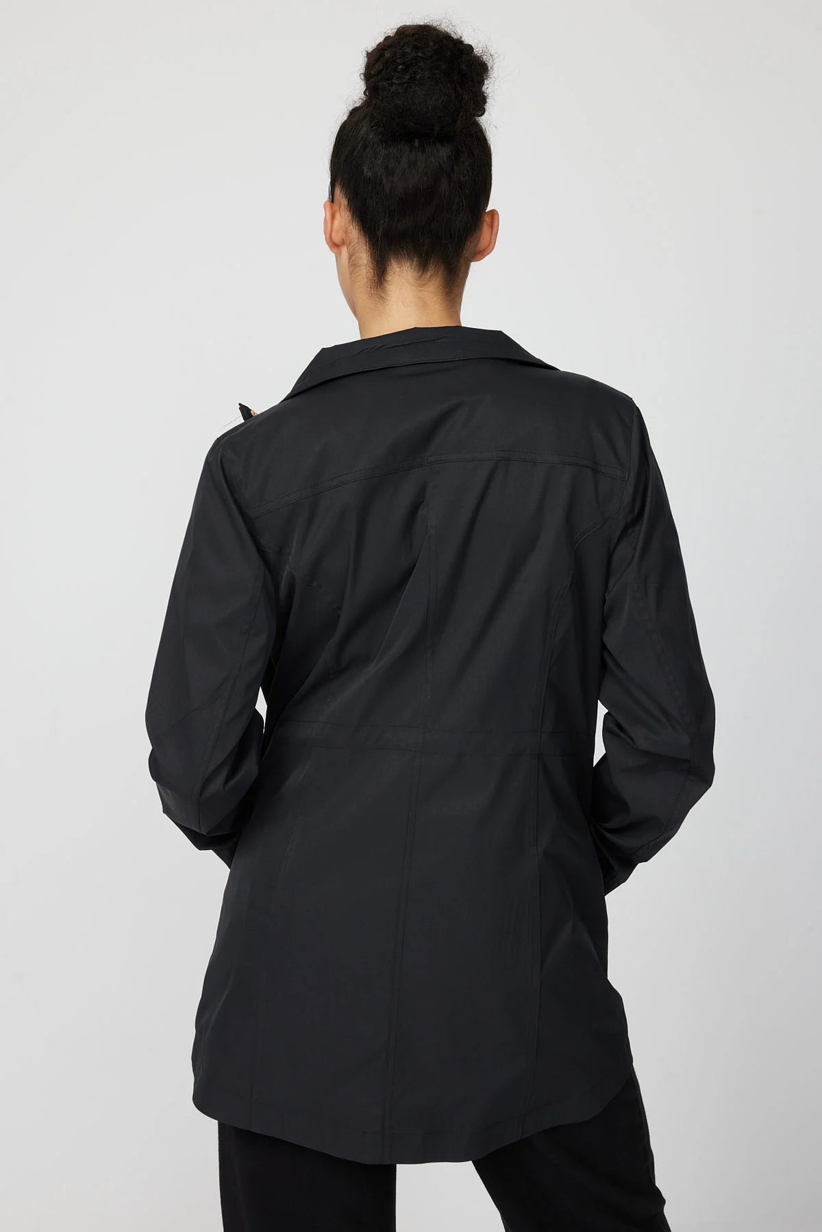 معطف ترنش نسائي بتفاصيل حزام