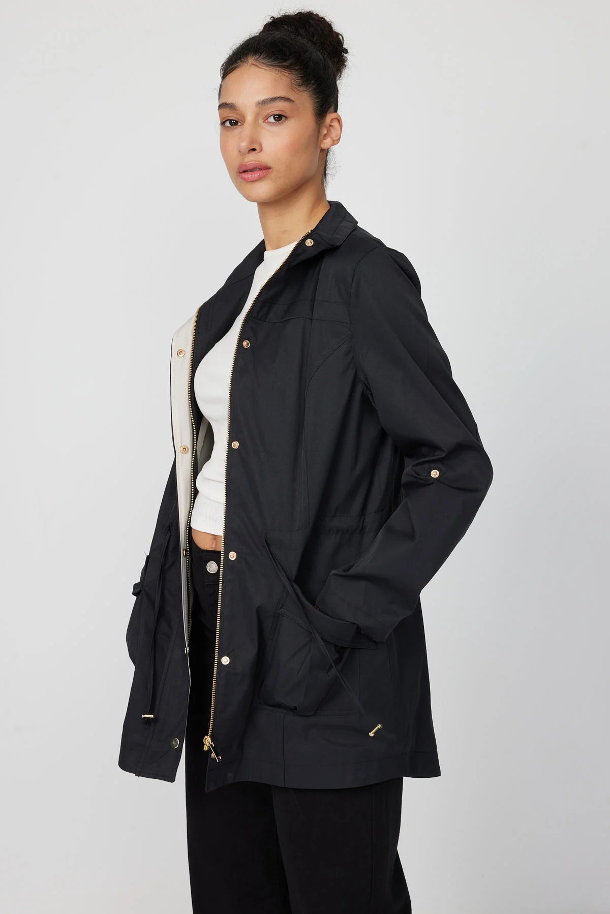 معطف ترنش نسائي بتفاصيل حزام