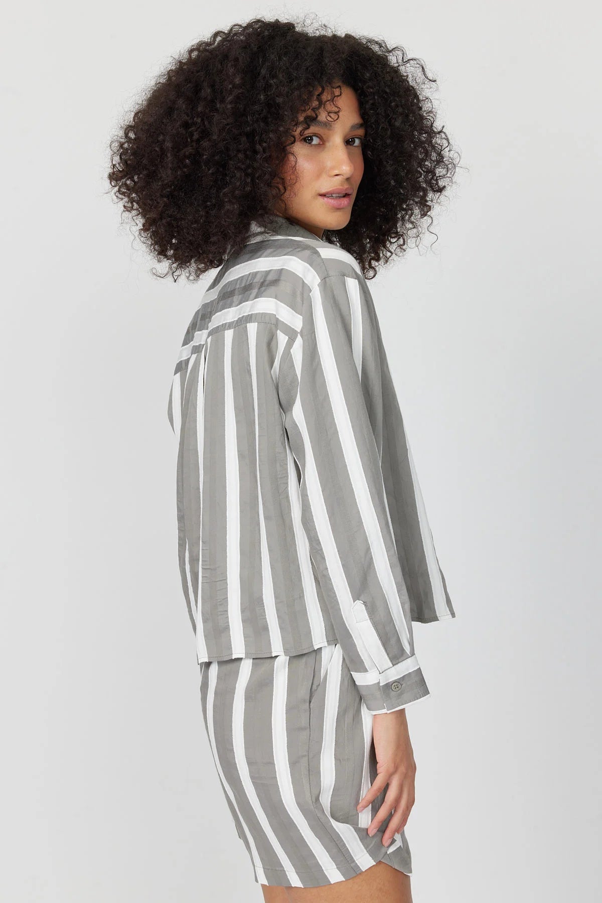 کراسی ڕەنگاوڕەنگی ئافرەتان