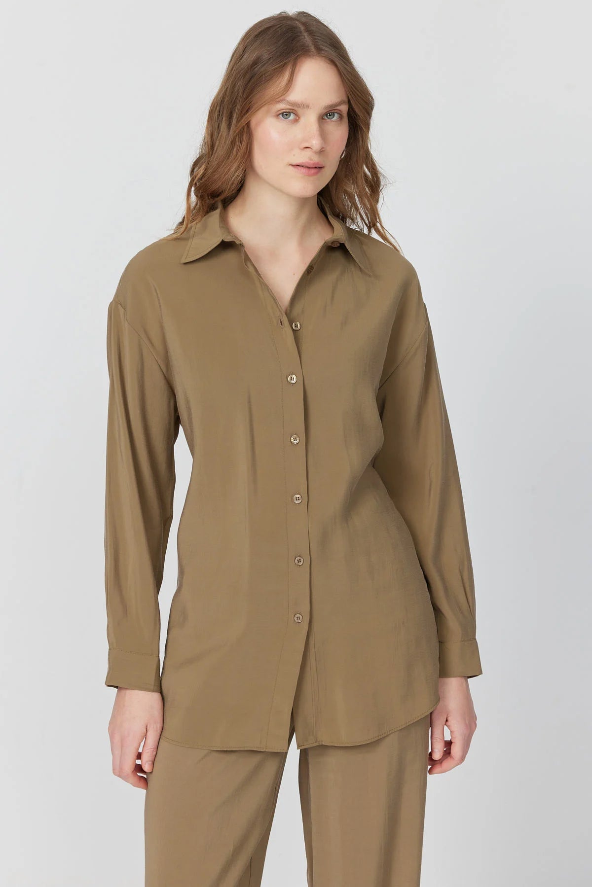 کراسی ئافرەتان بە وردەکاری کراواتەوە