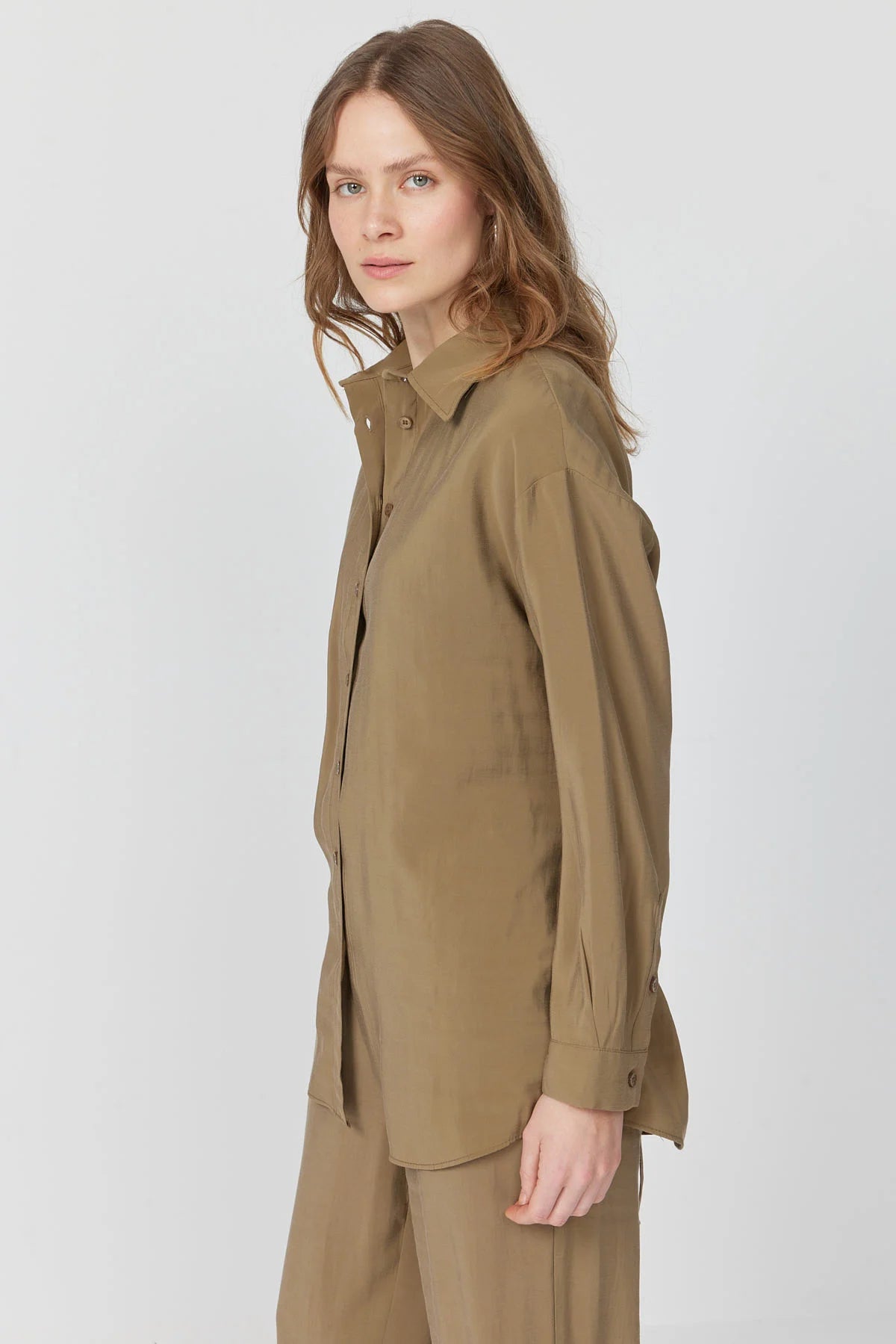 کراسی ئافرەتان بە وردەکاری کراواتەوە