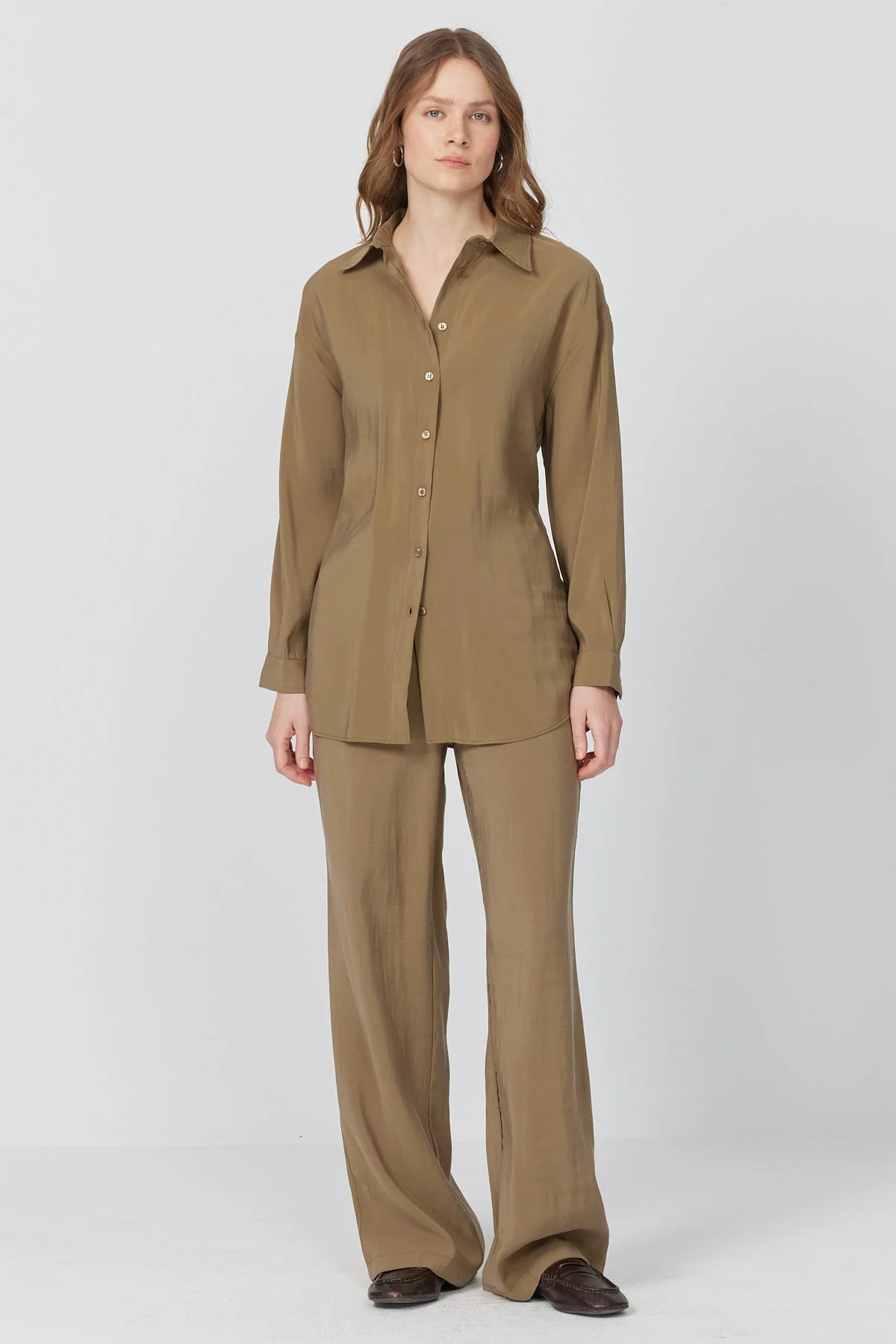 کراسی ئافرەتان بە وردەکاری کراواتەوە