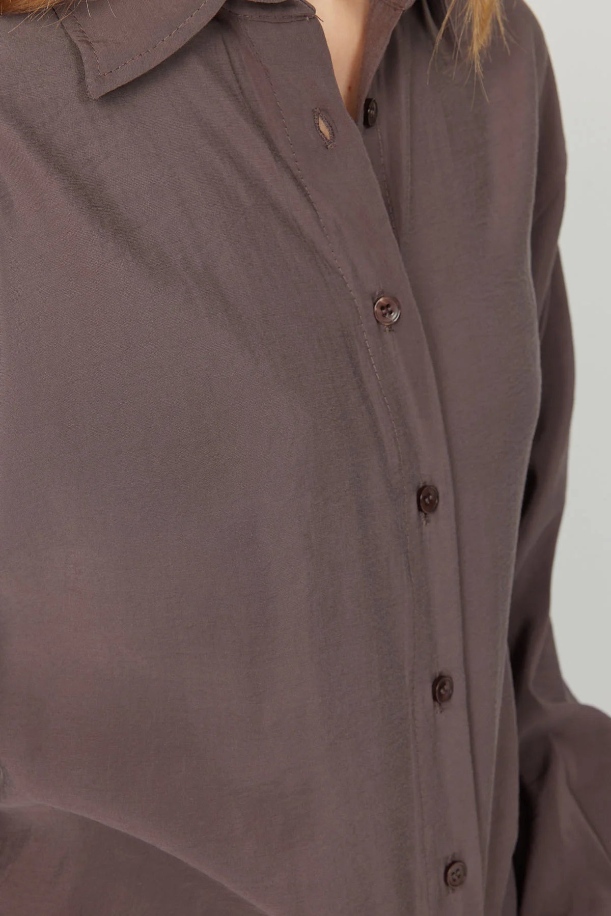 کراسی ئافرەتان بە وردەکاری کراواتەوە