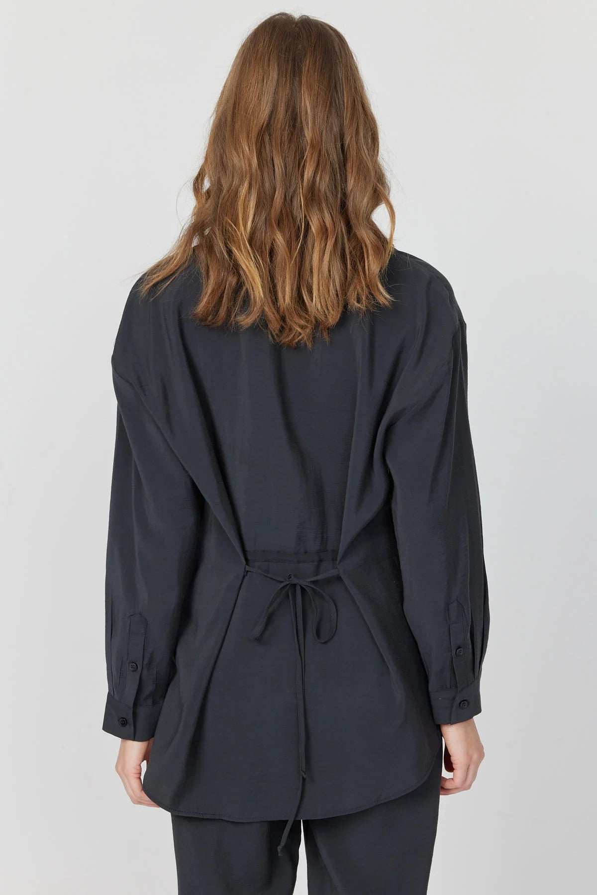 کراسی ئافرەتان بە وردەکاری کراواتەوە