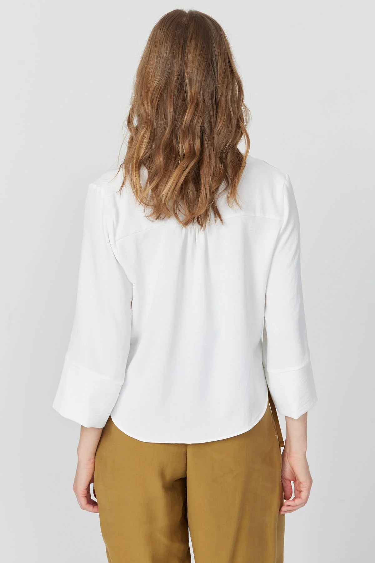 بلوزی کۆلارە ماندارین بۆ ئافرەتان 