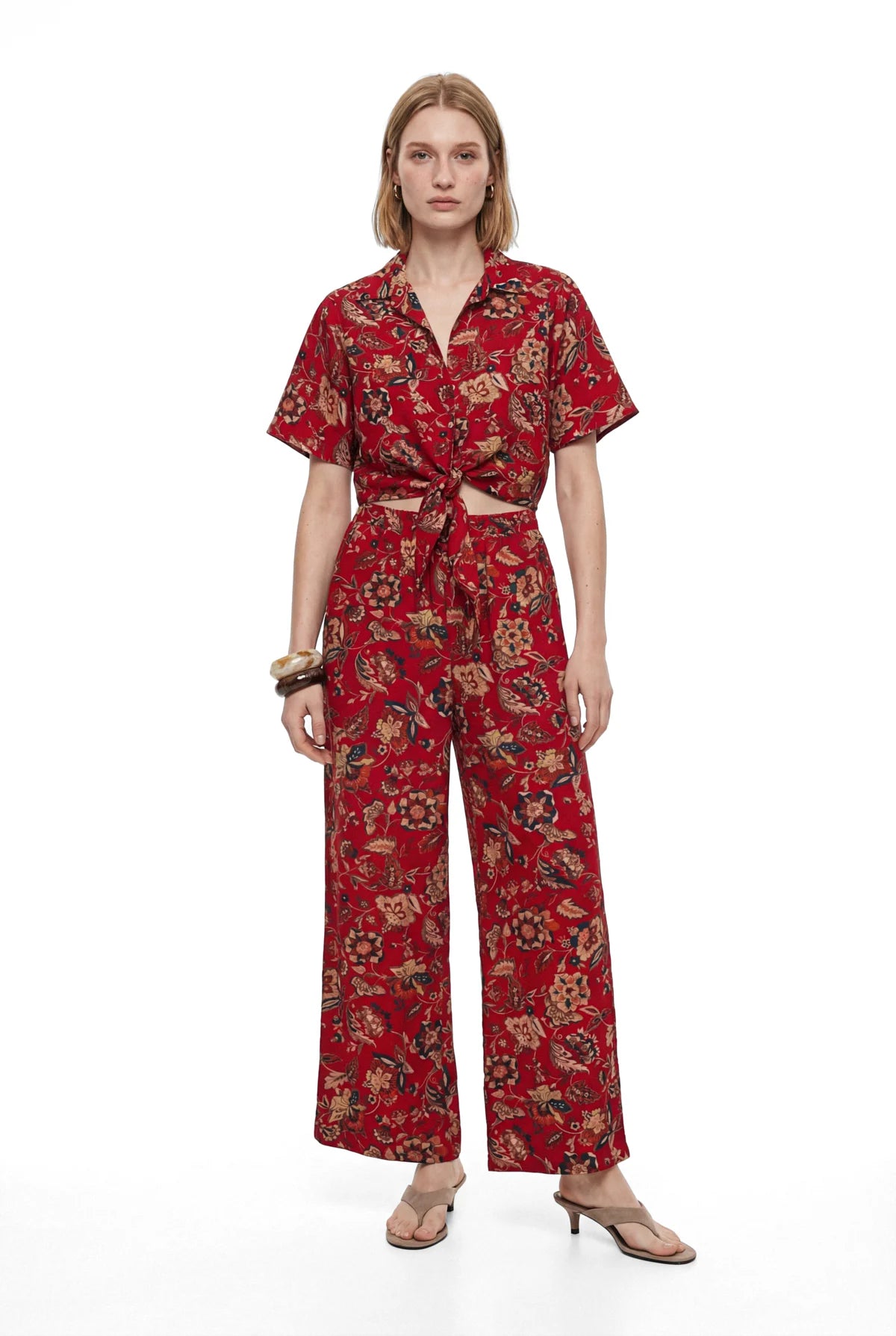 بلوزة نسائية برباط أمامي مزينة بنقوش زهور