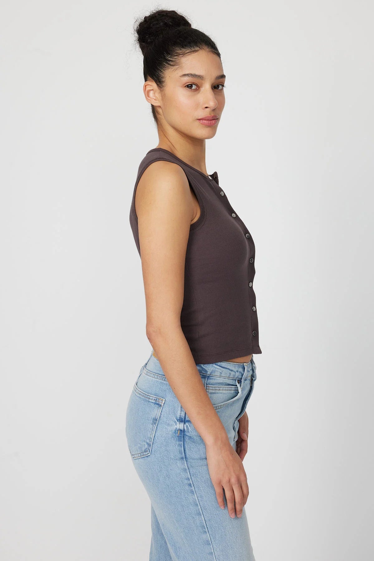 بلوزی بێ قۆڵی ئافرەتان 