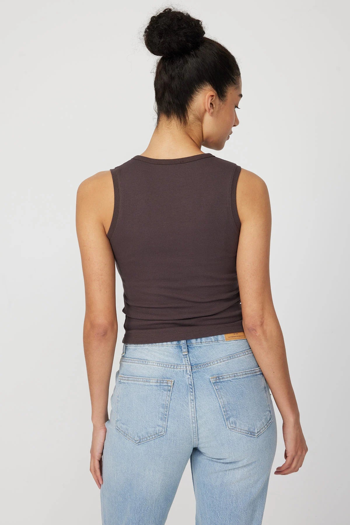 بلوزی بێ قۆڵی ئافرەتان 