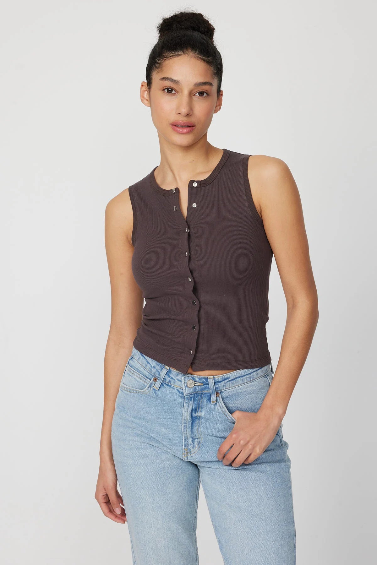 بلوزی بێ قۆڵی ئافرەتان 