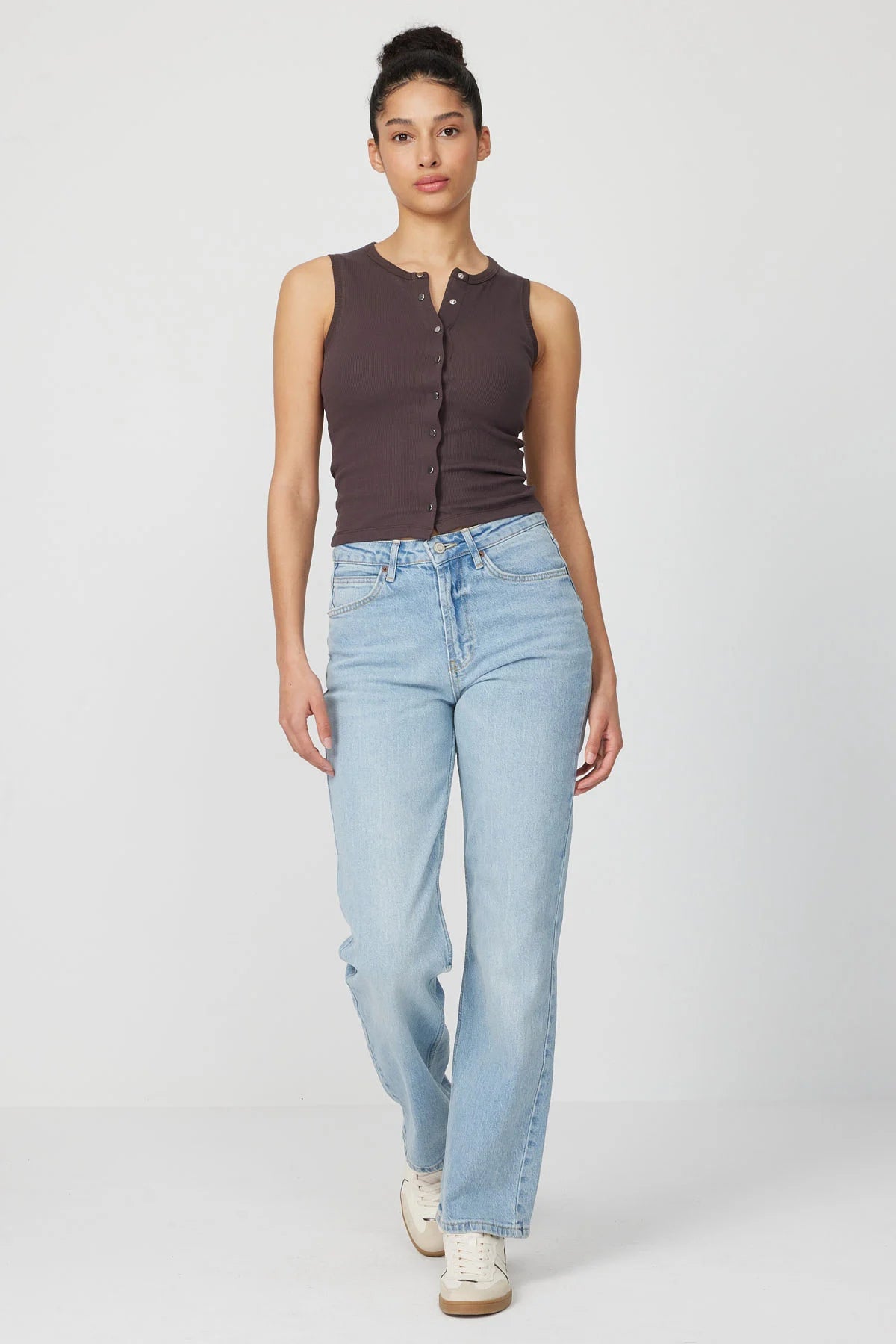 بلوزی بێ قۆڵی ئافرەتان 