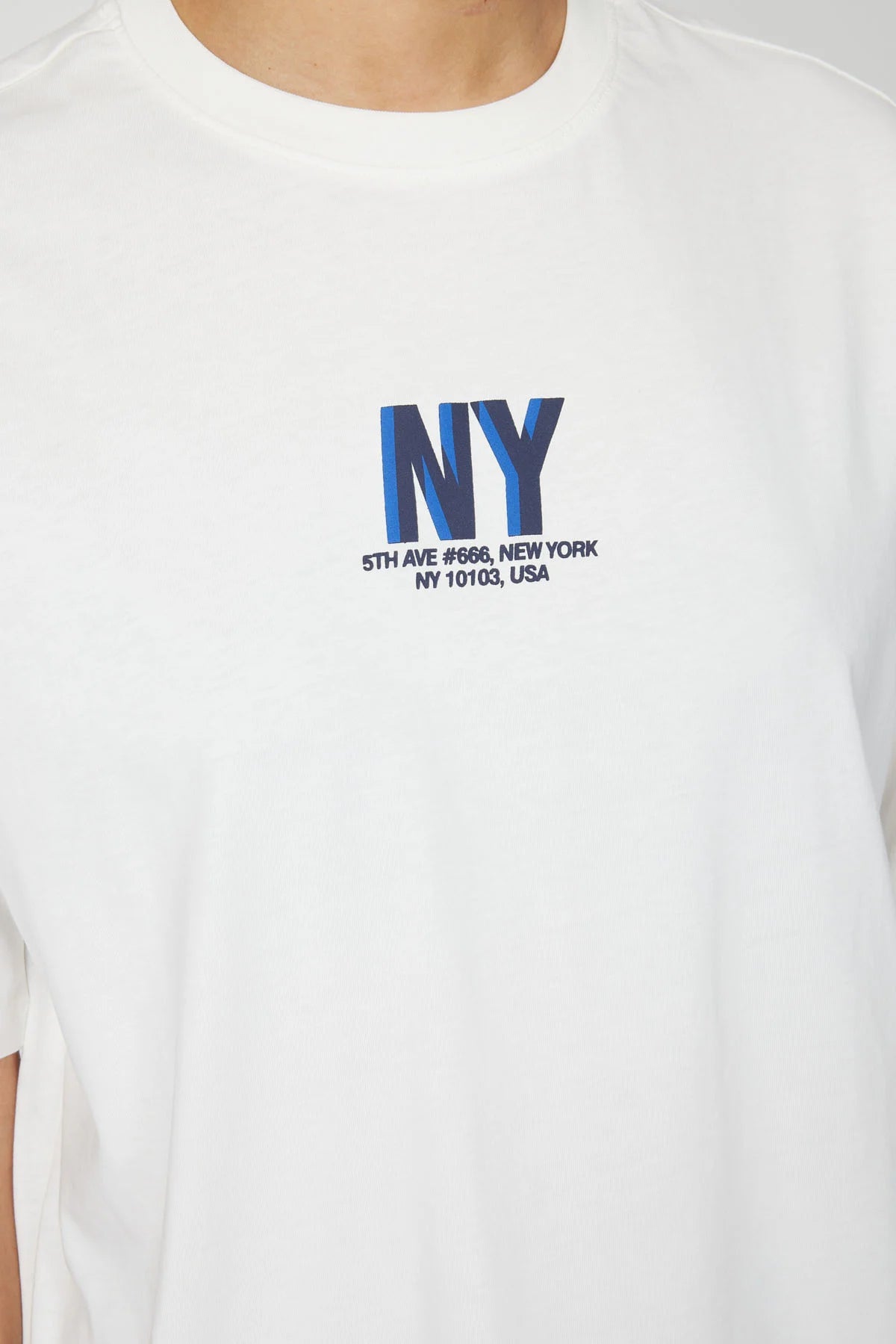 تیشێرتی ئافرەتان