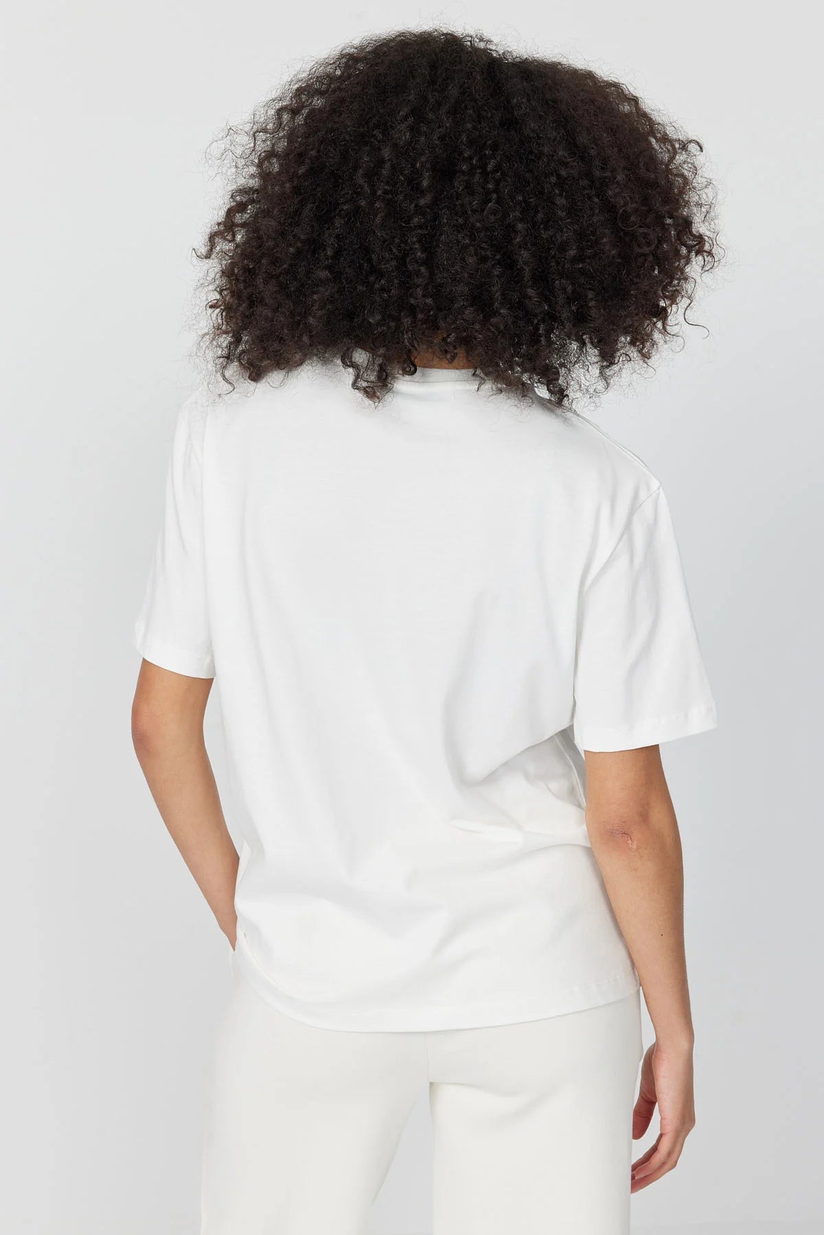 تیشێرتی ئافرەتان