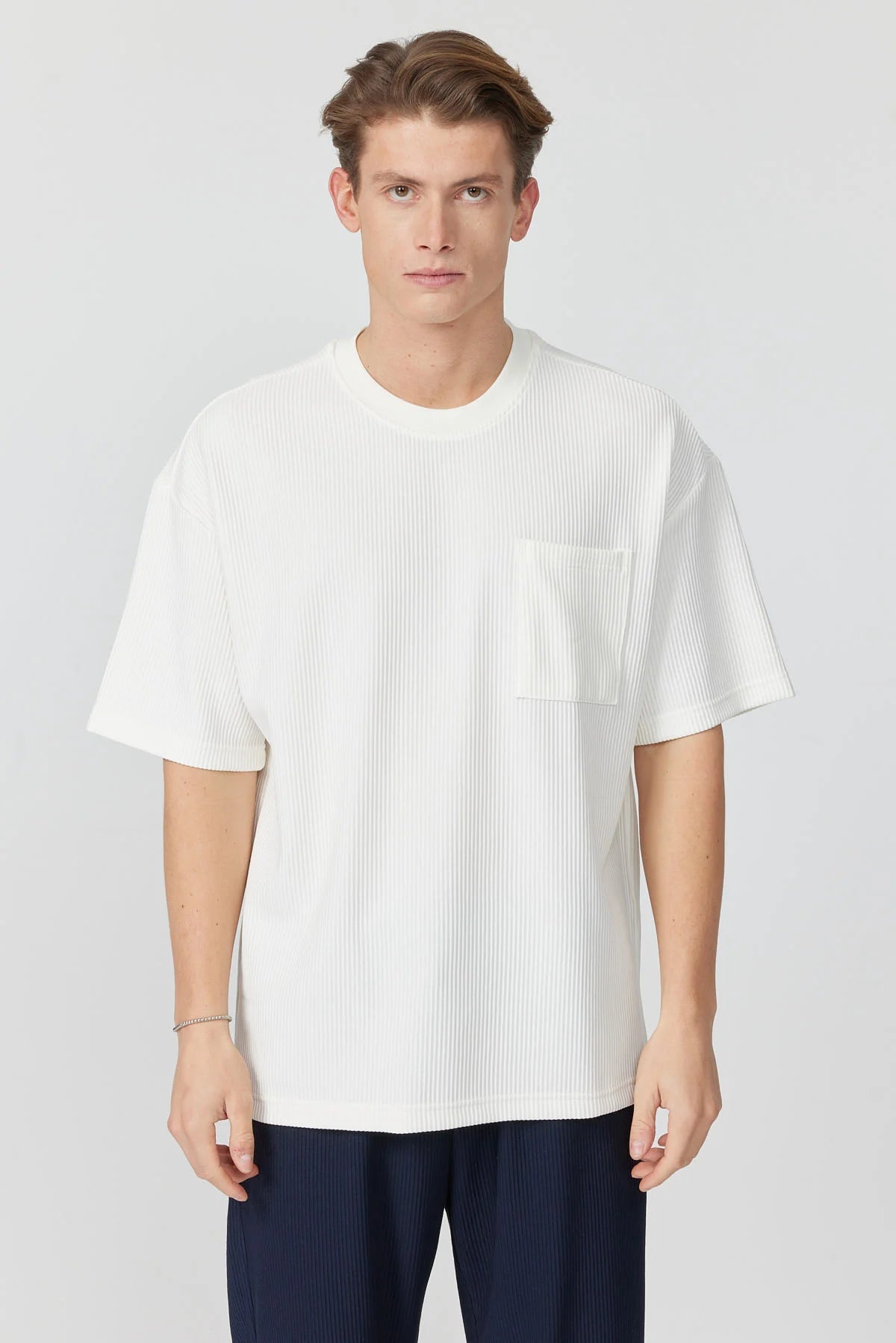 تیشێرتی بەگیرفان بۆ پیاوان