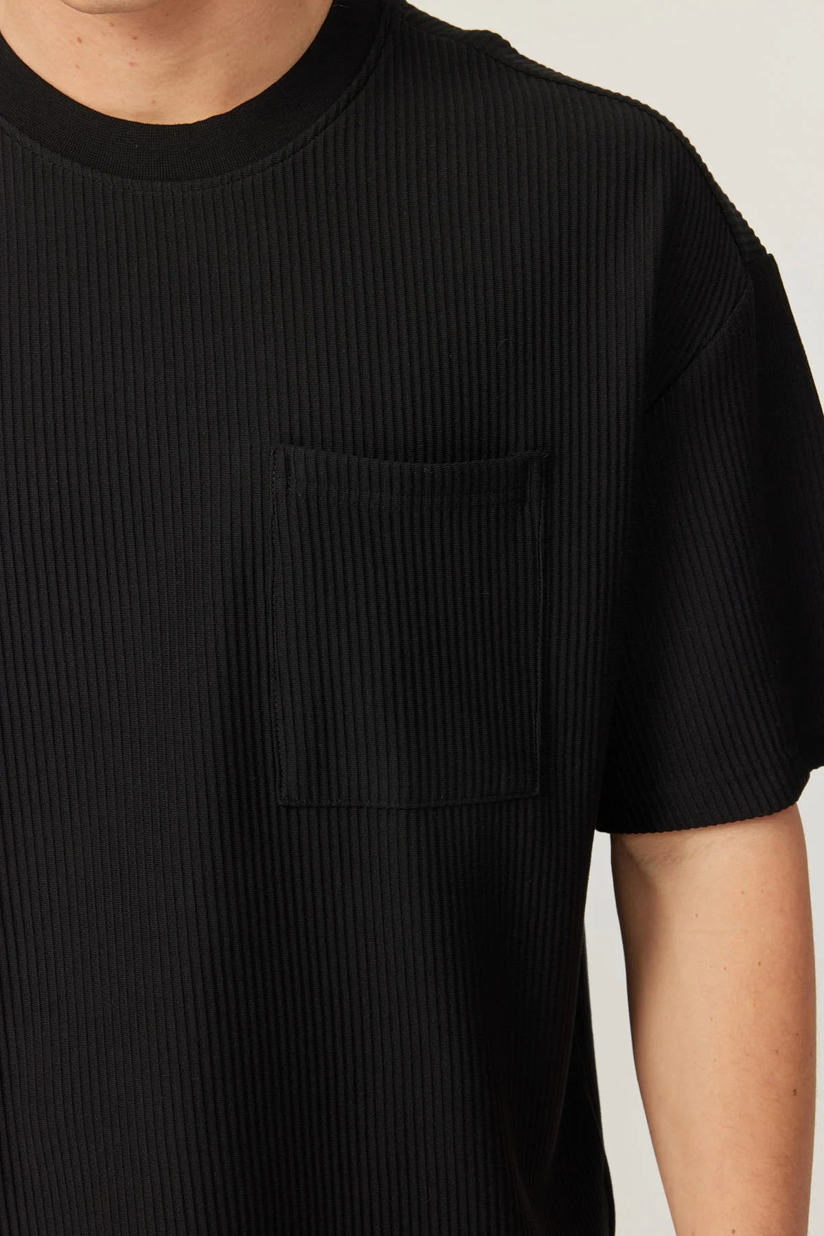 تیشێرتی بەگیرفان بۆ پیاوان