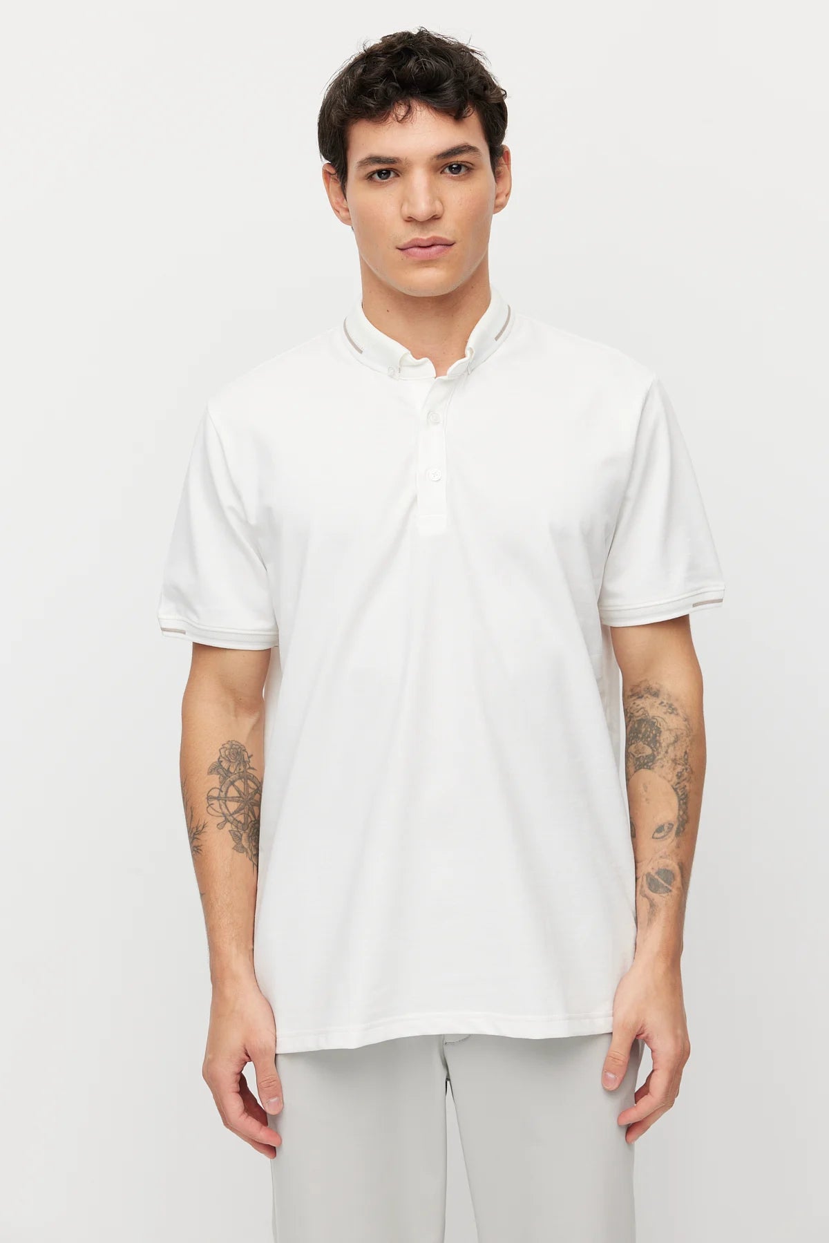 Men's Button-Down Collar T-shirt with Contrasting Color Details