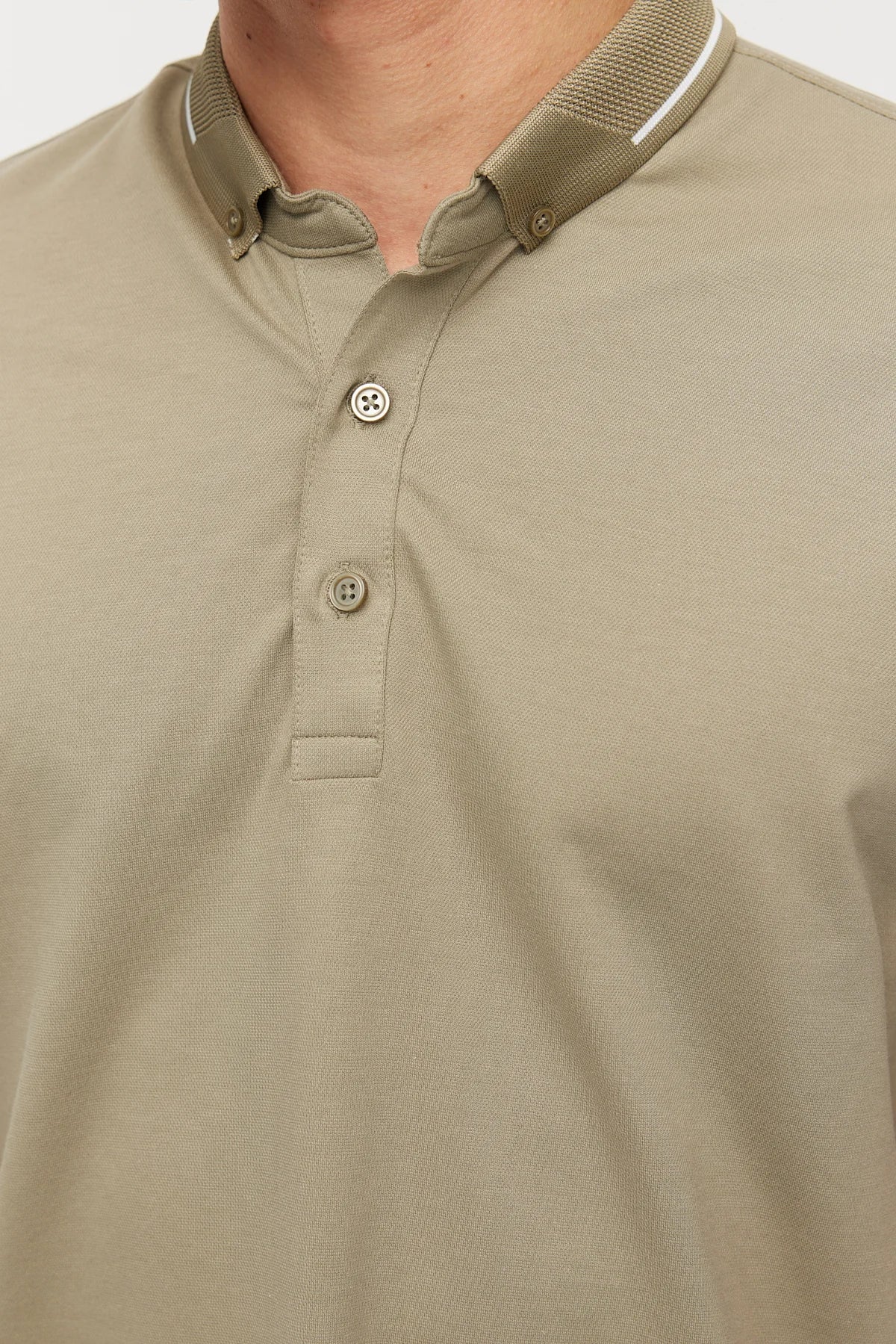 Men's Button-Down Collar T-shirt with Contrasting Color Details