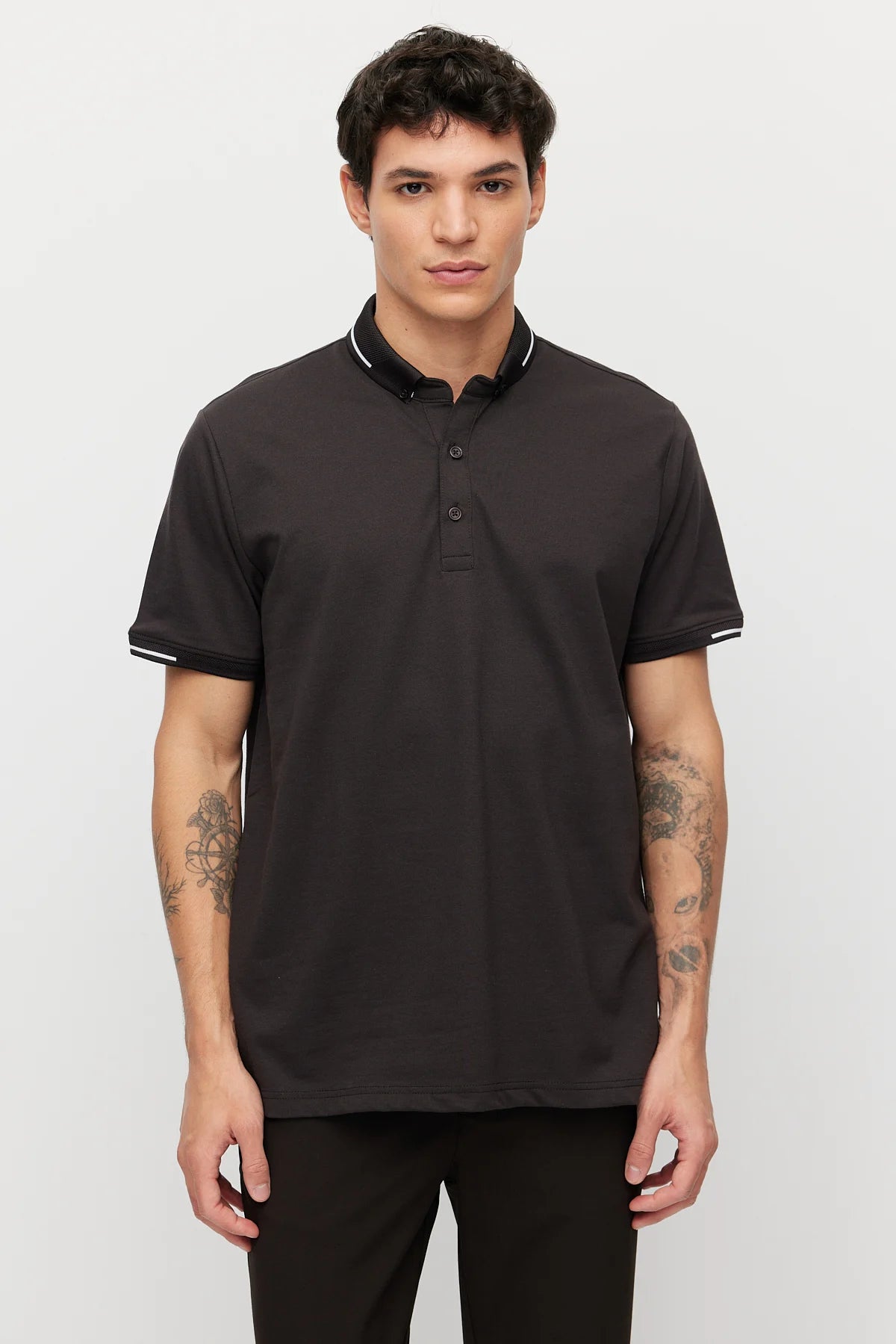 Men's Button-Down Collar T-shirt with Contrasting Color Details